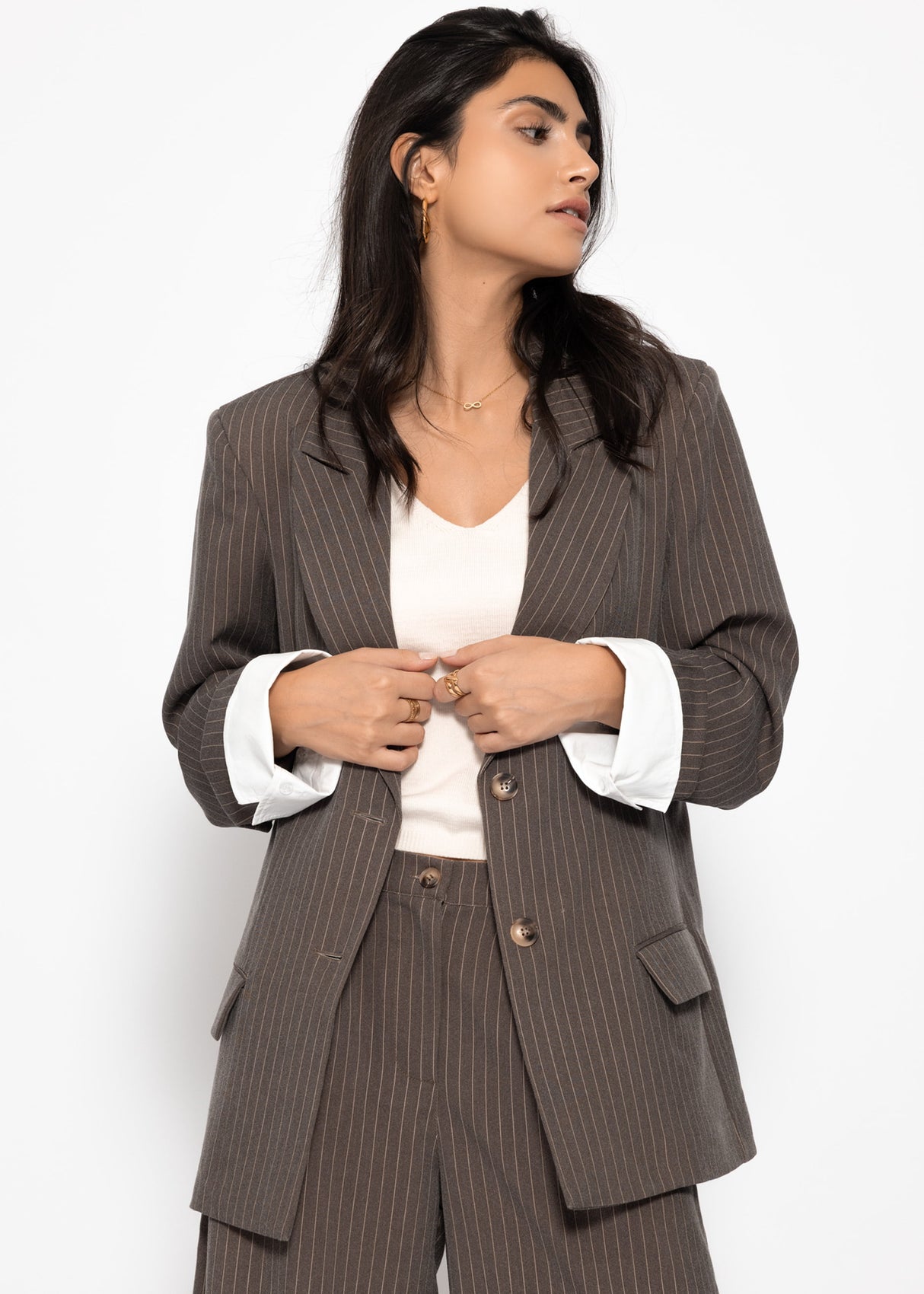 Oversized blazer with pinstripes - brown