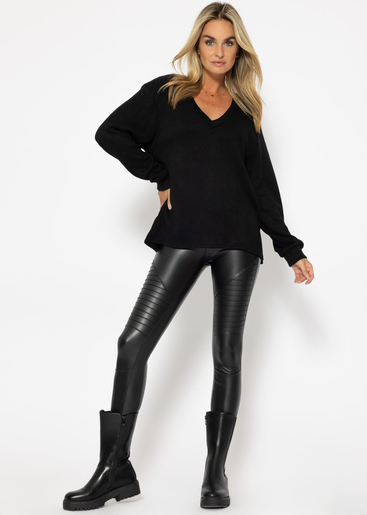 Oversize soft sweater with deep V-neck - black