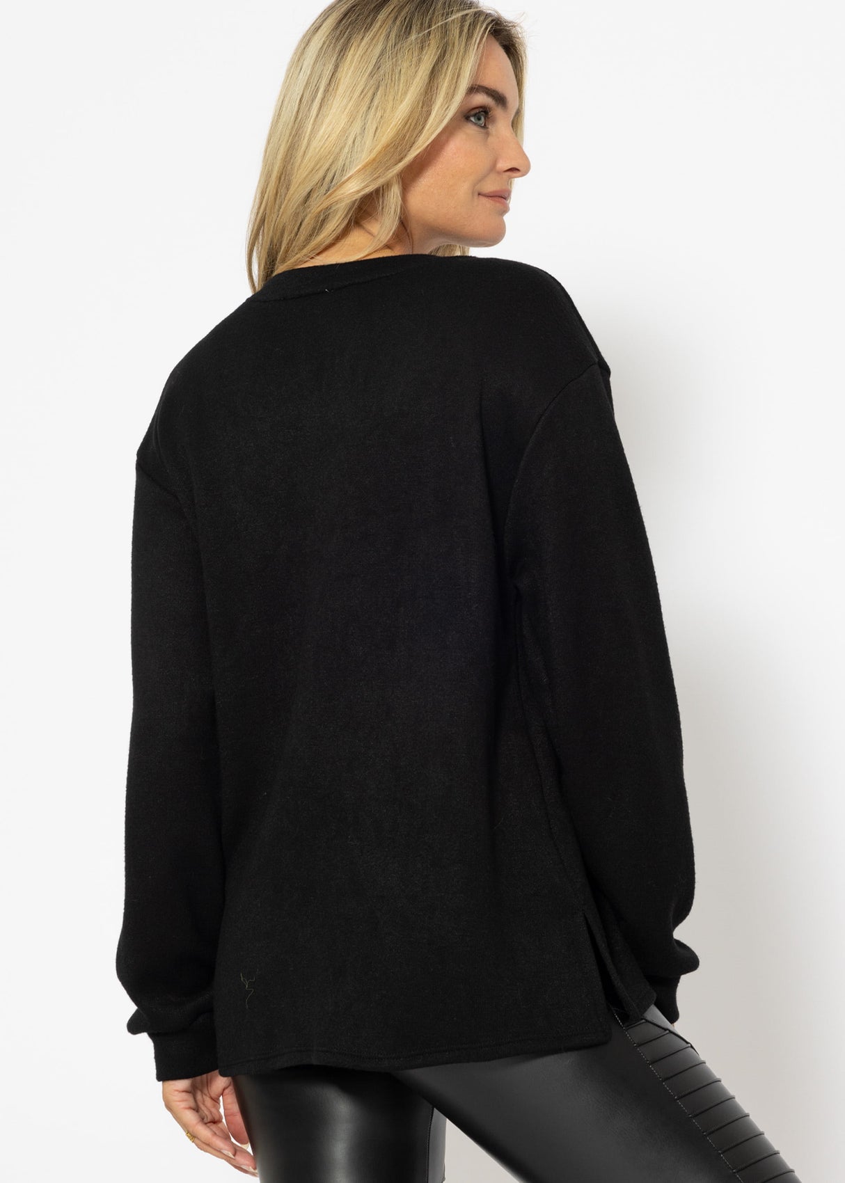 Oversize soft sweater with deep V-neck - black