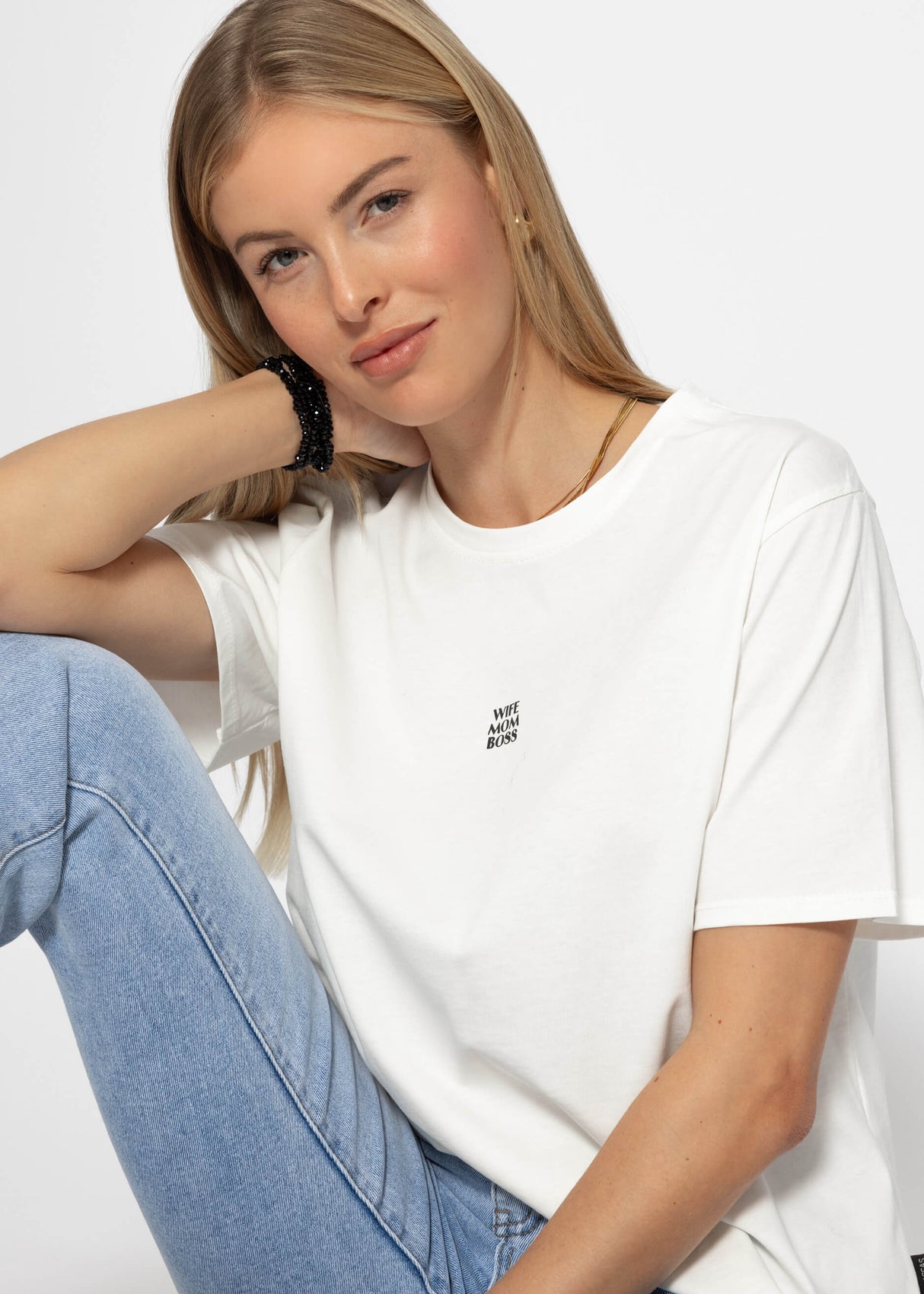 Oversize T-shirt with "MOM" print - off-white