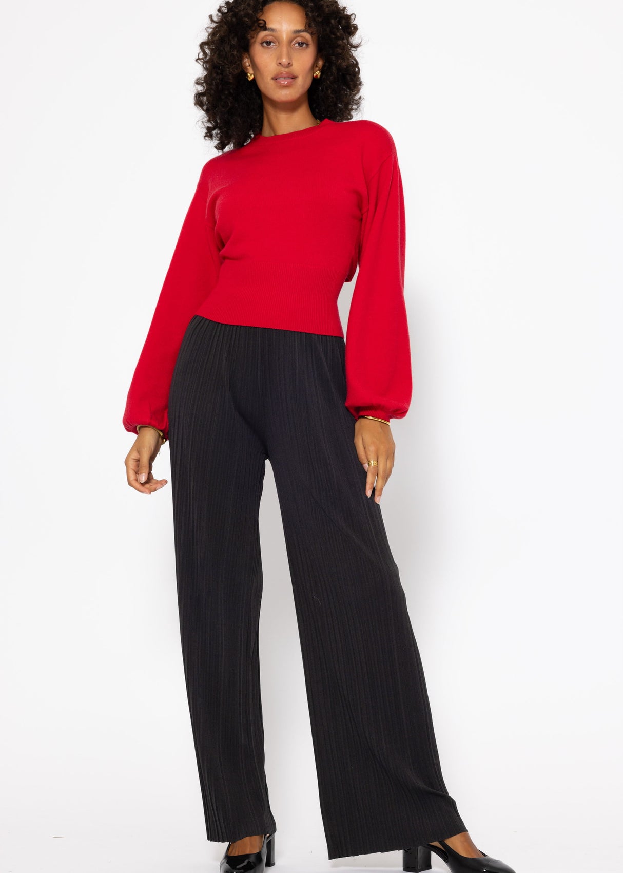 Sweater with balloon sleeves and back cut-out - red