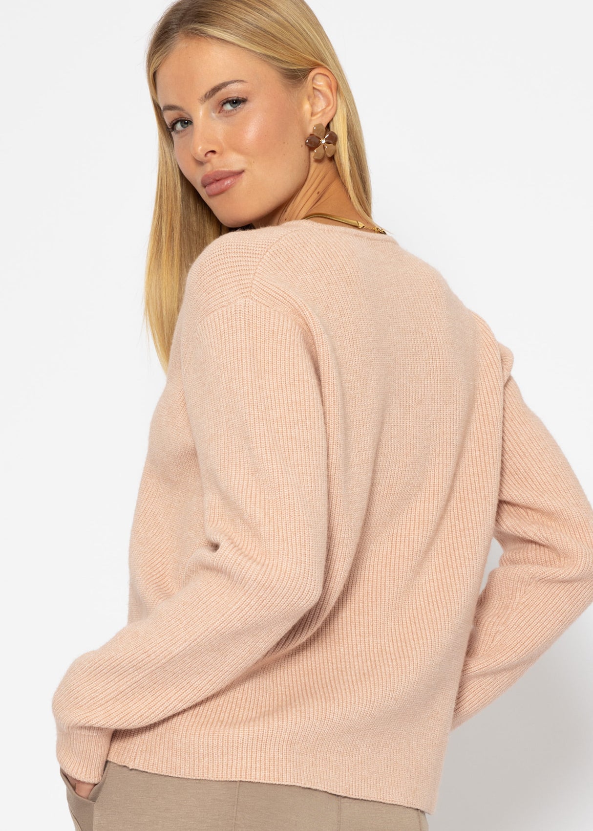 Sweater with accentuated V-neck - old pink