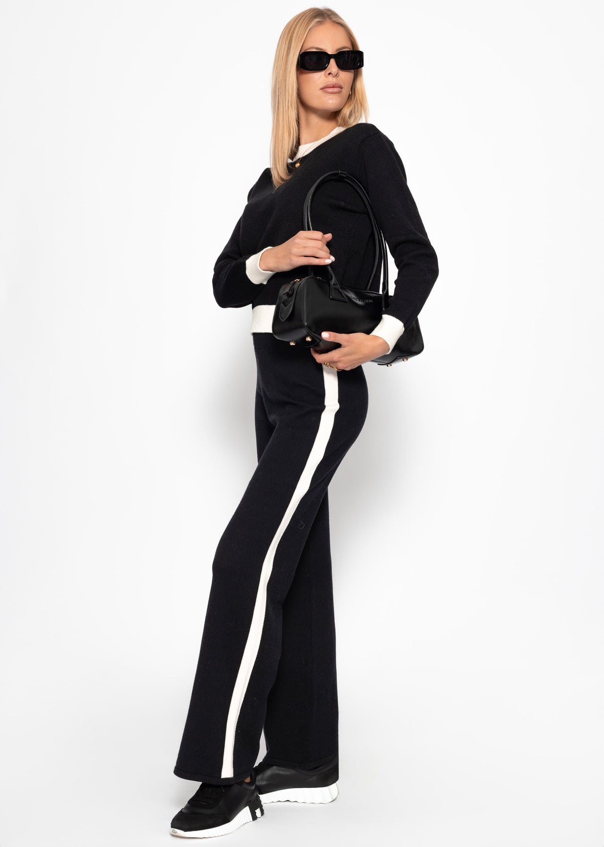 Pullover mit offwhite Bündchen-Details - schwarz