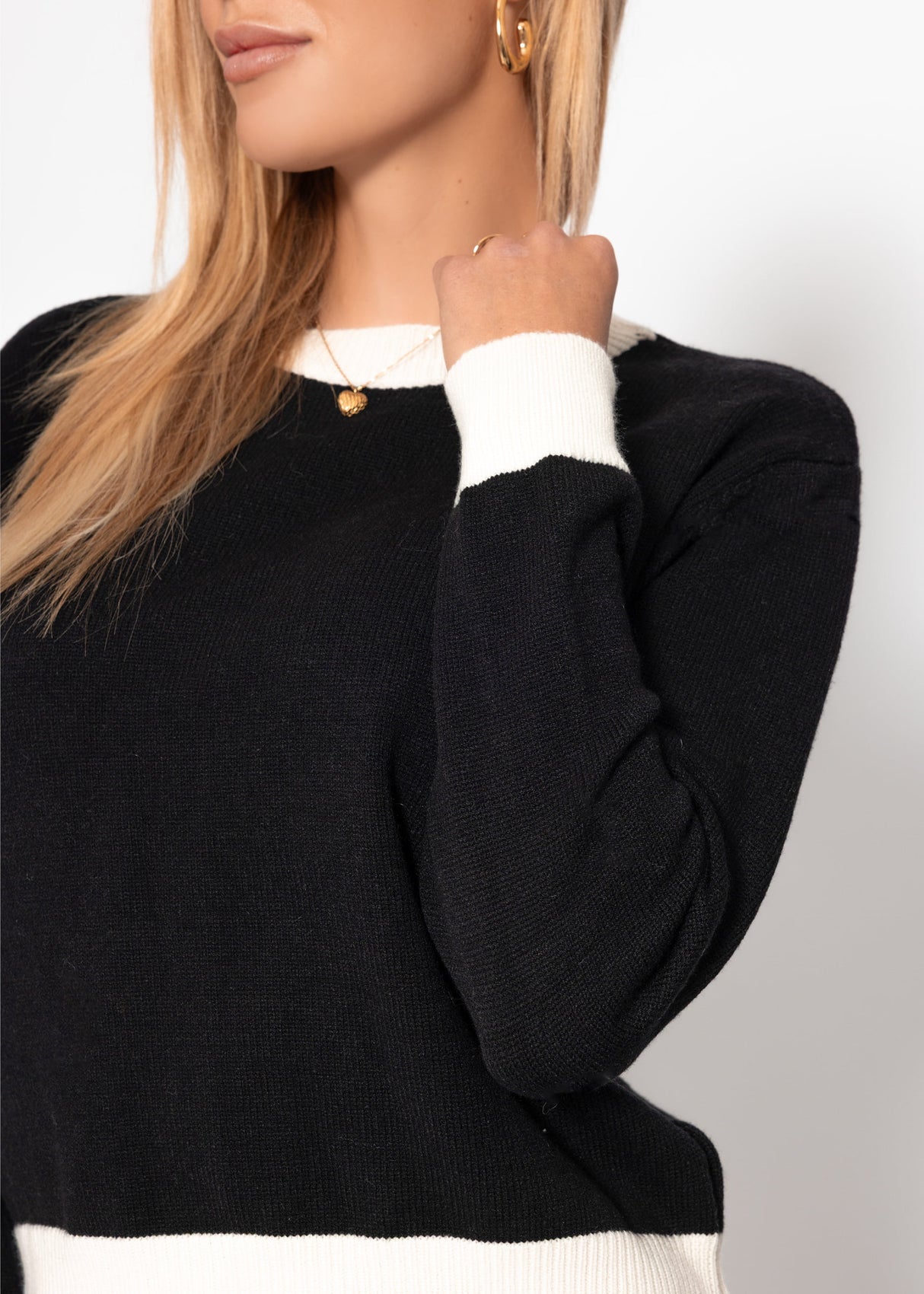 Pullover mit offwhite Bündchen-Details - schwarz