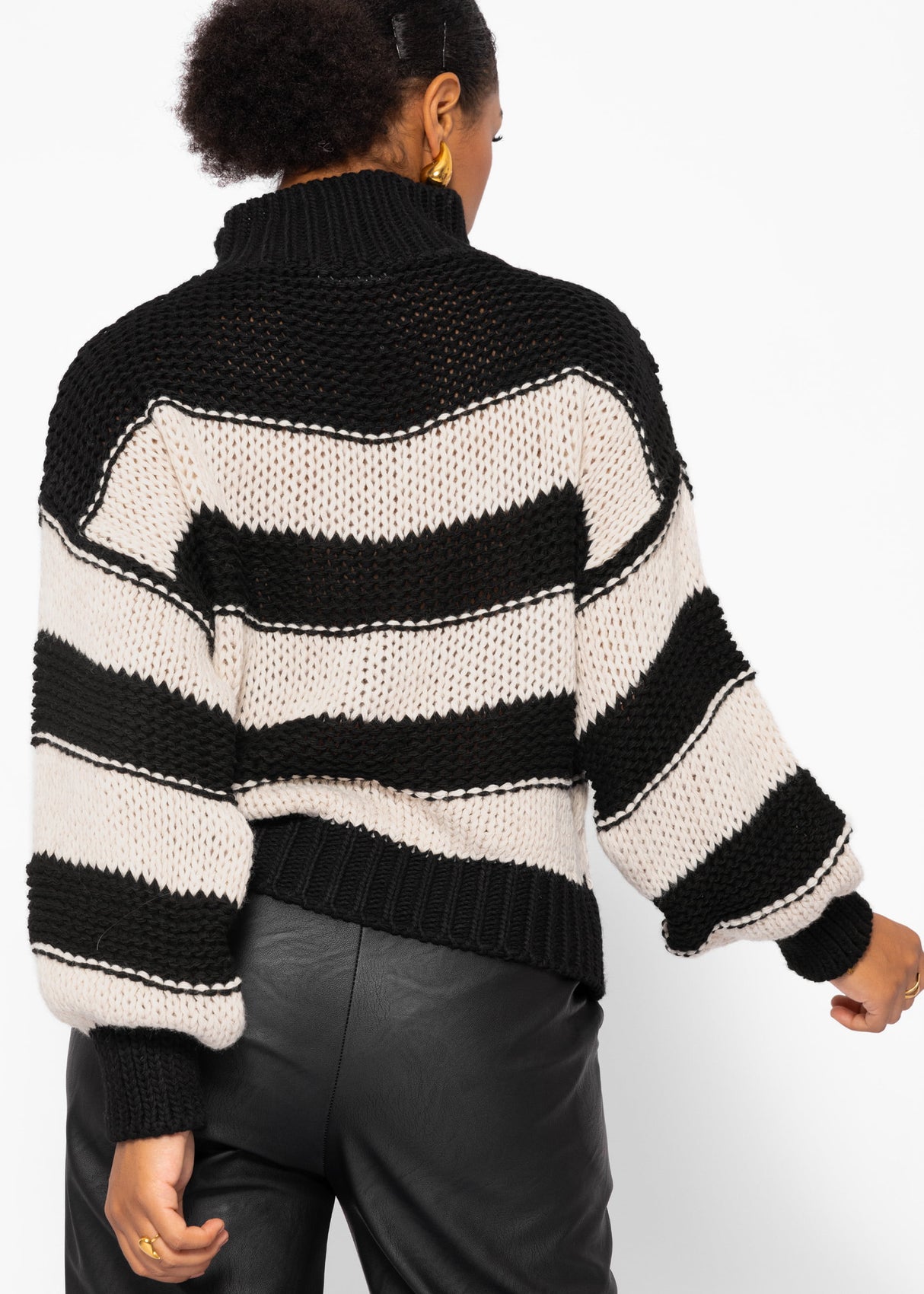 Turtleneck sweater with stripes - black-beige