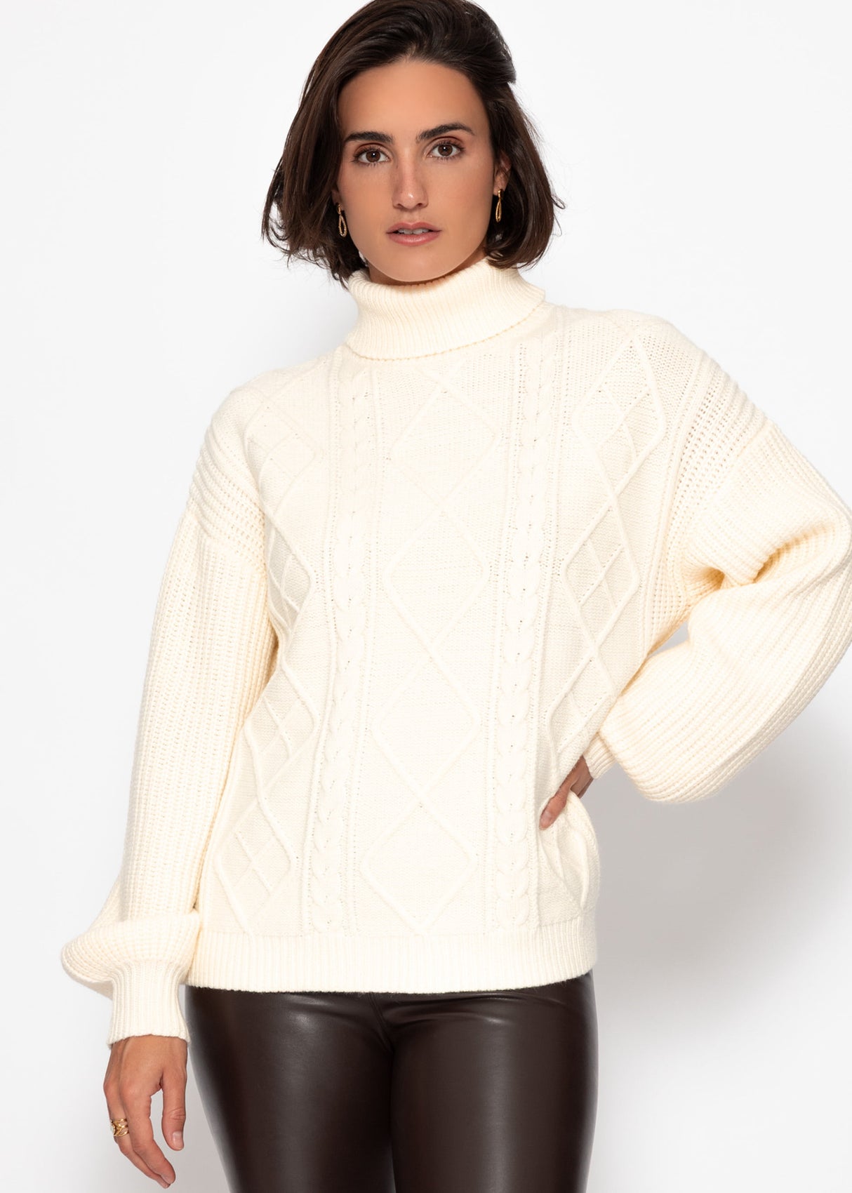 Turtleneck sweater with cable pattern - vanilla yellow