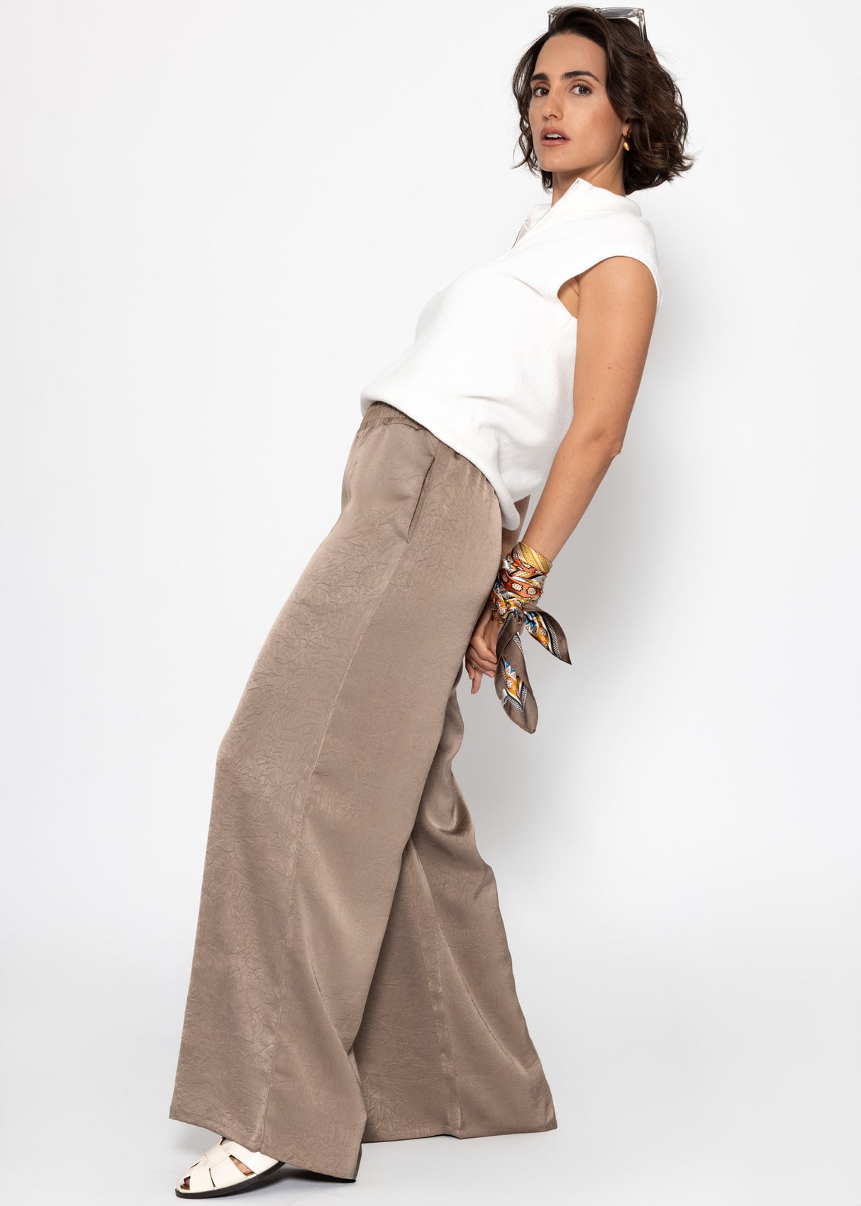 Satin trousers with wide leg - taupe
