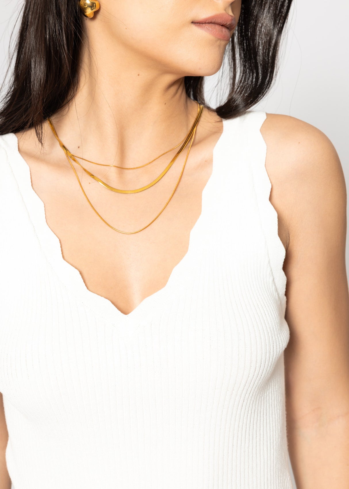 Knitted top with V-neck - off-white