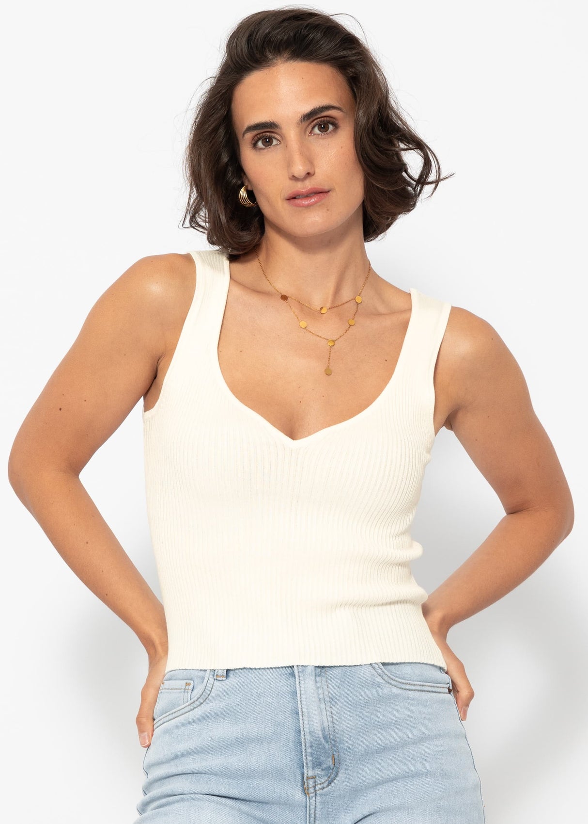 Knit top with heart-shaped neckline - off-white