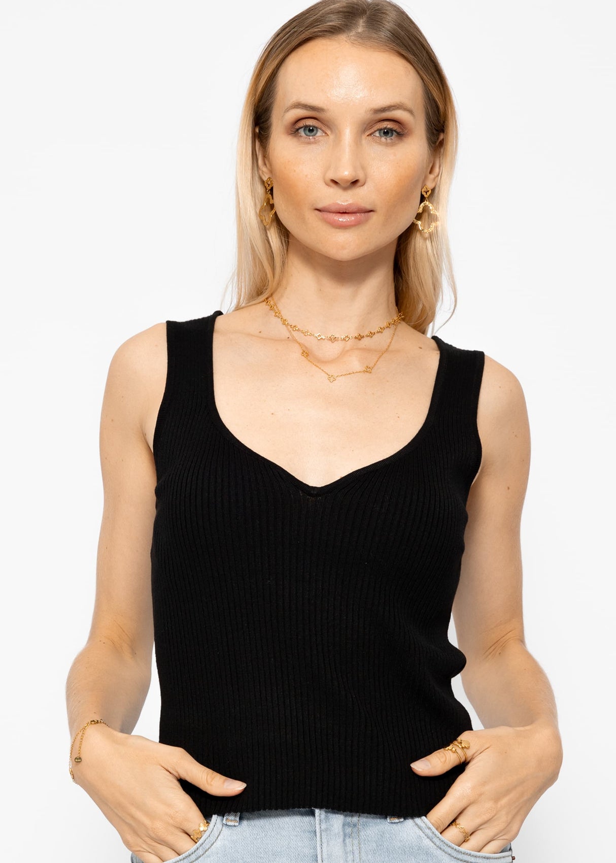 Knit top with heart-shaped neckline - black
