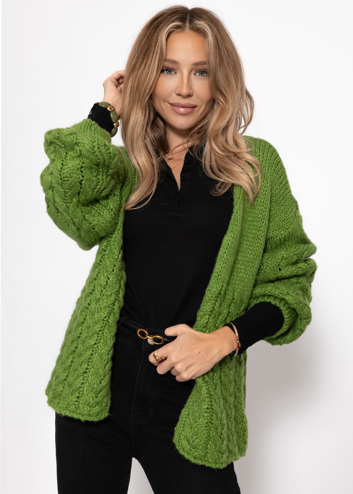 Knitted cardigan with cable pattern - green