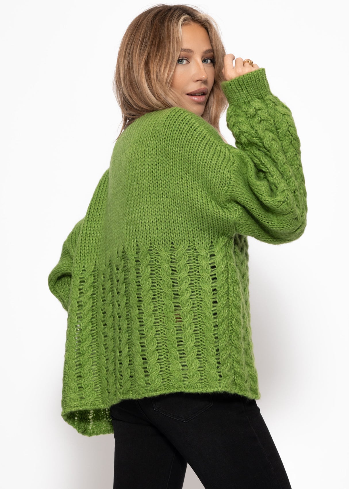 Knitted cardigan with cable pattern - green