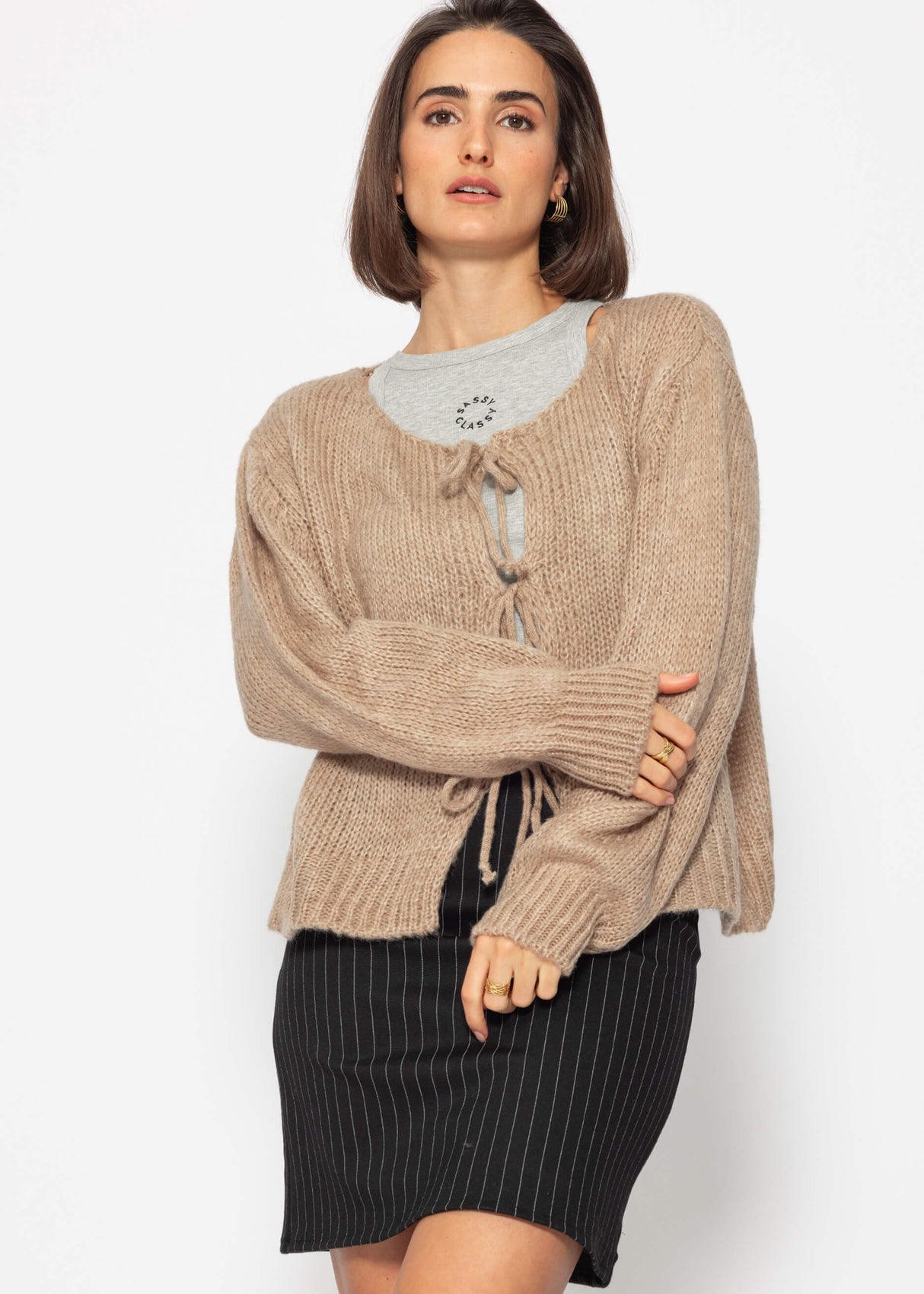 Strickjacke mit Schleifenverschluss - beige