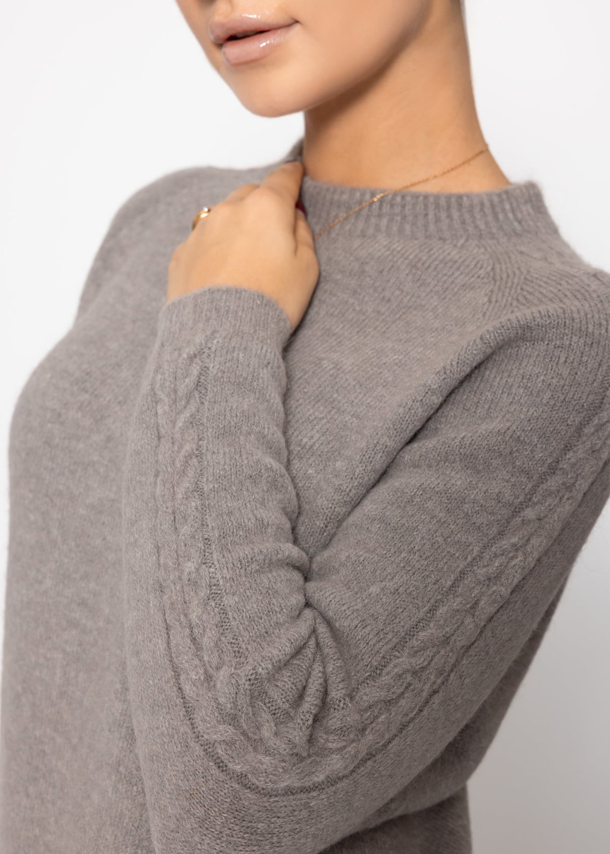 Strickpullover mit Zopfmuster-Detail - taupe