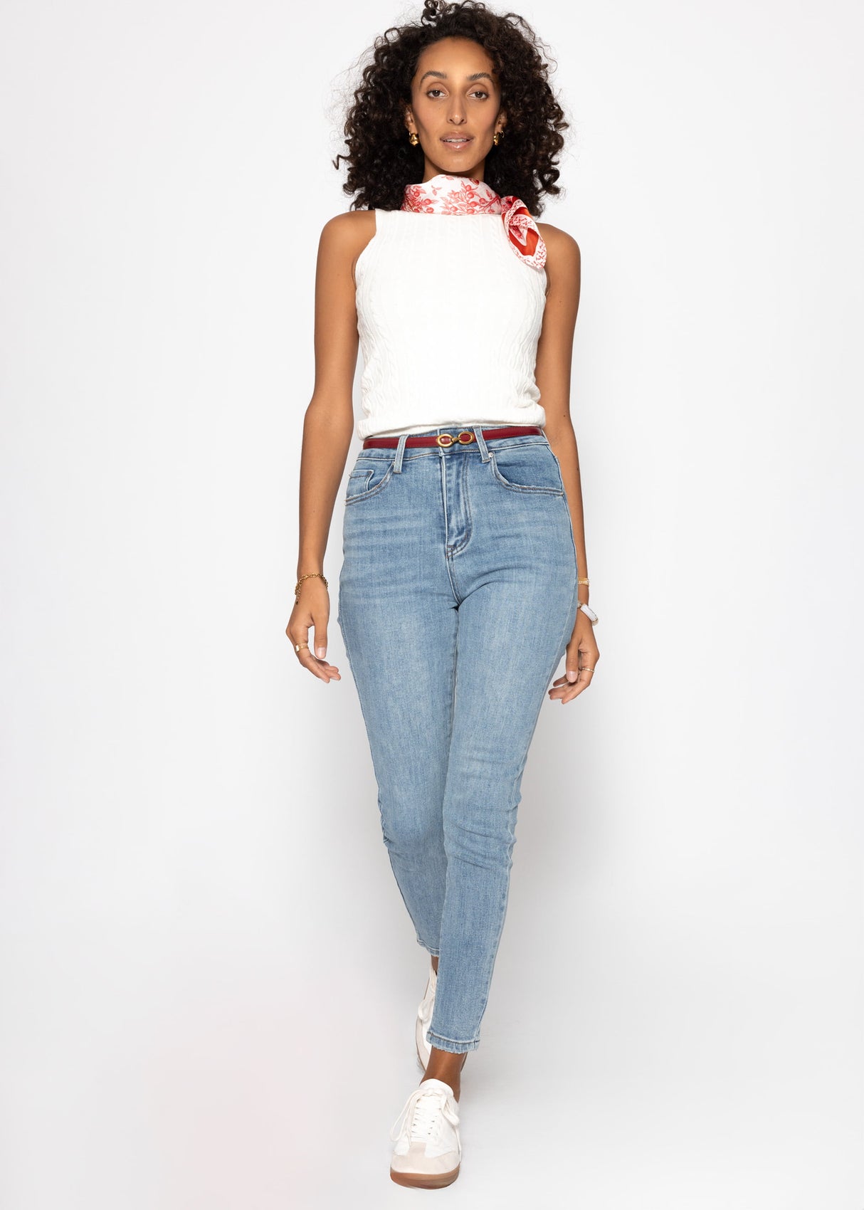 Knitted top with cable pattern - white