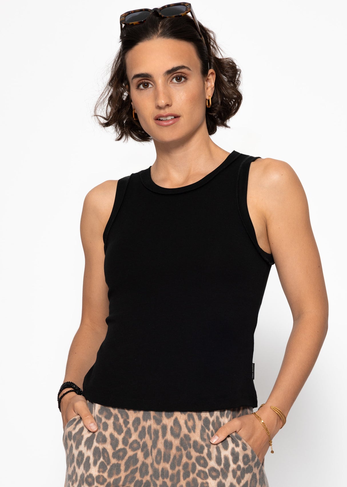 Tank Top mit Außennähten - schwarz