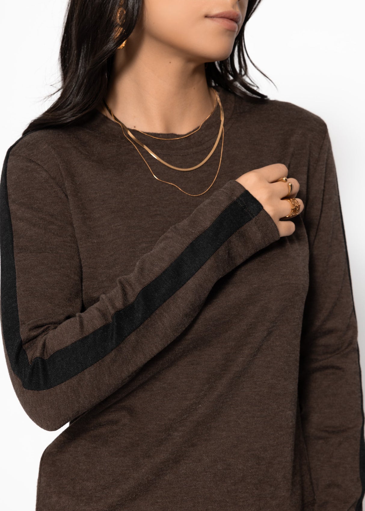 Thermal long-sleeved shirt with contrasting sleeves - brown
