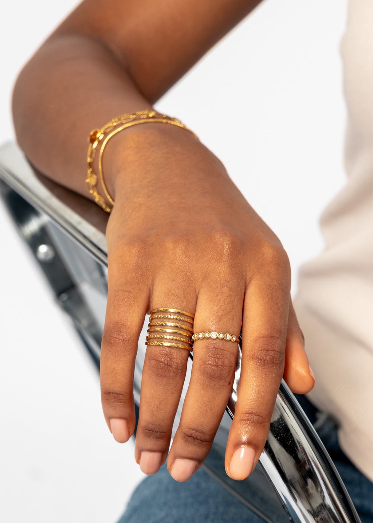 Delicate ring with sparkling stones, gold