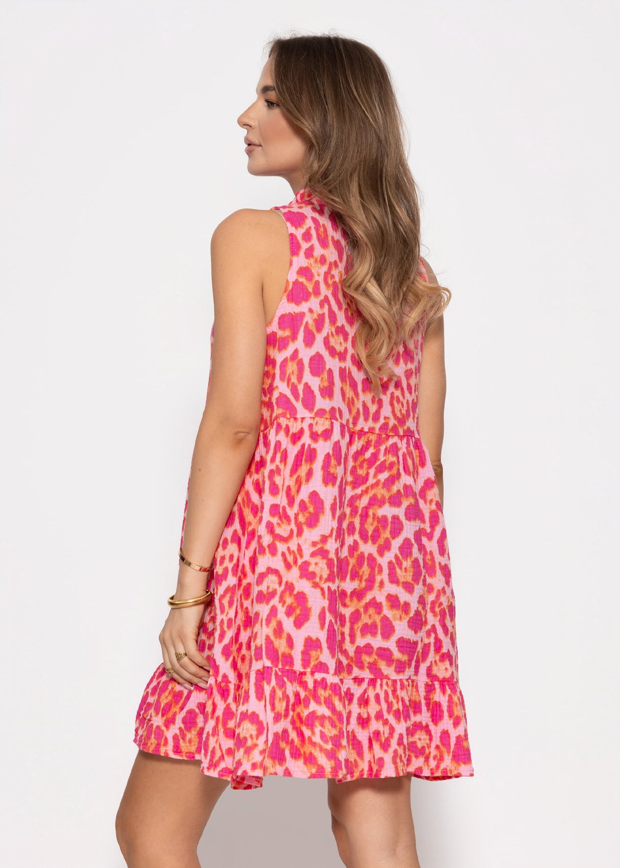 Ärmelloses Musselin Kleid mit Volants und Leo-Print - pink