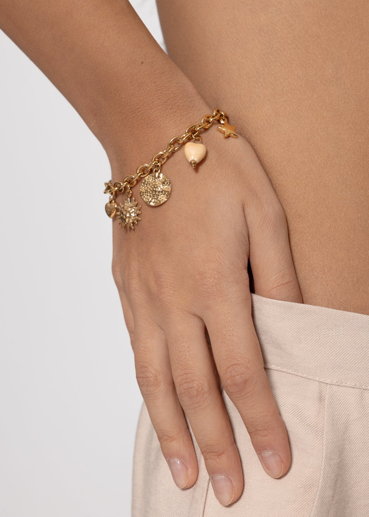 Bracelet with charms - gold