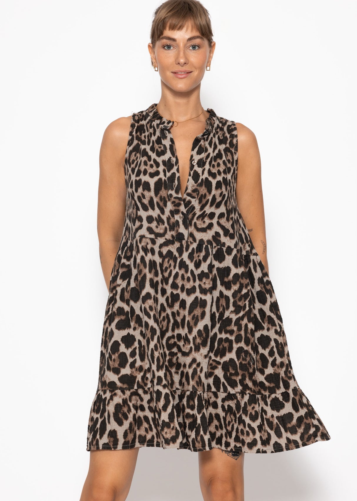 Smart Musselin dress with ruffles and Leo -Print - gray