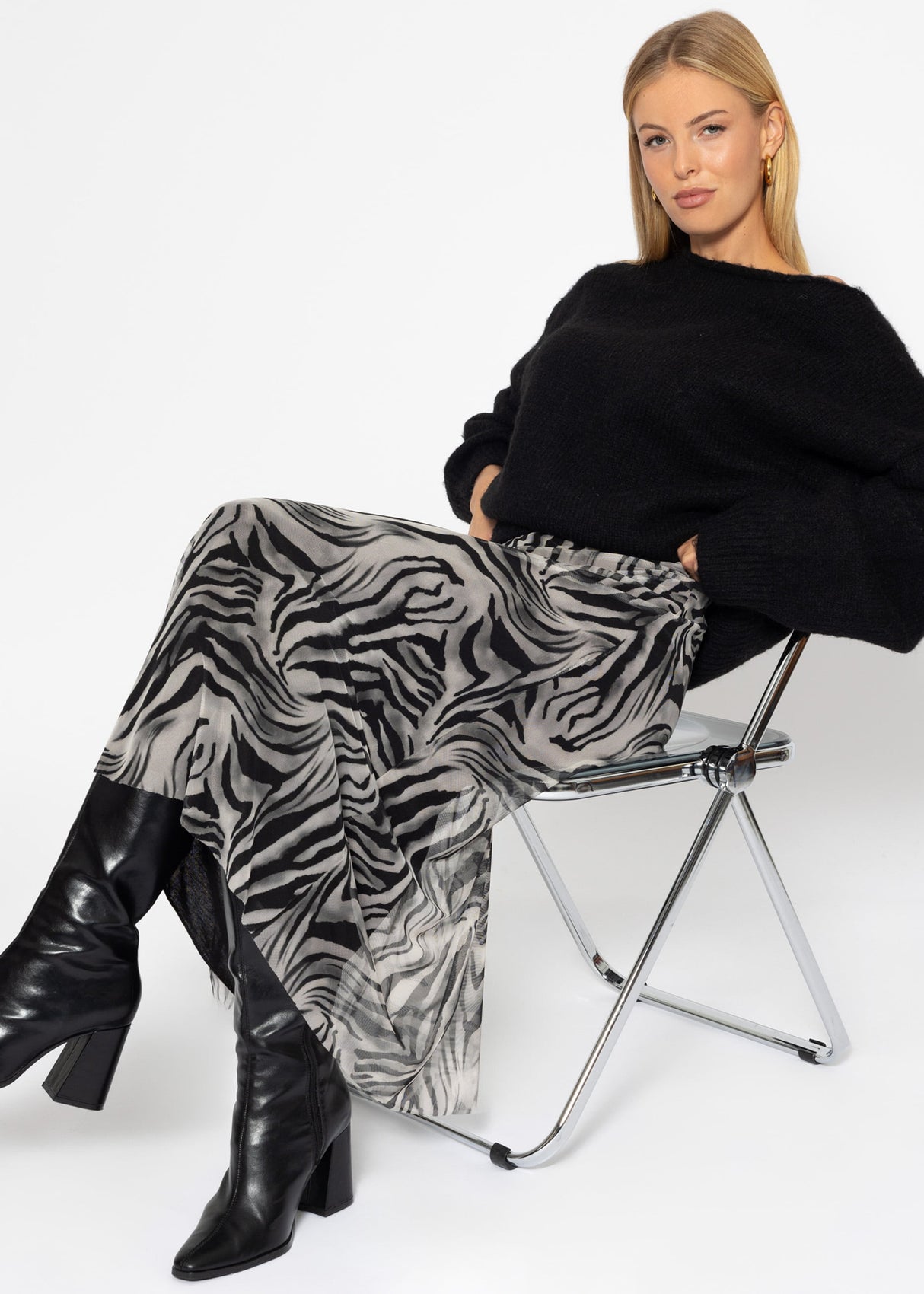 Ausgestellter Mesh Rock mit Zebra-Print - hellgrau