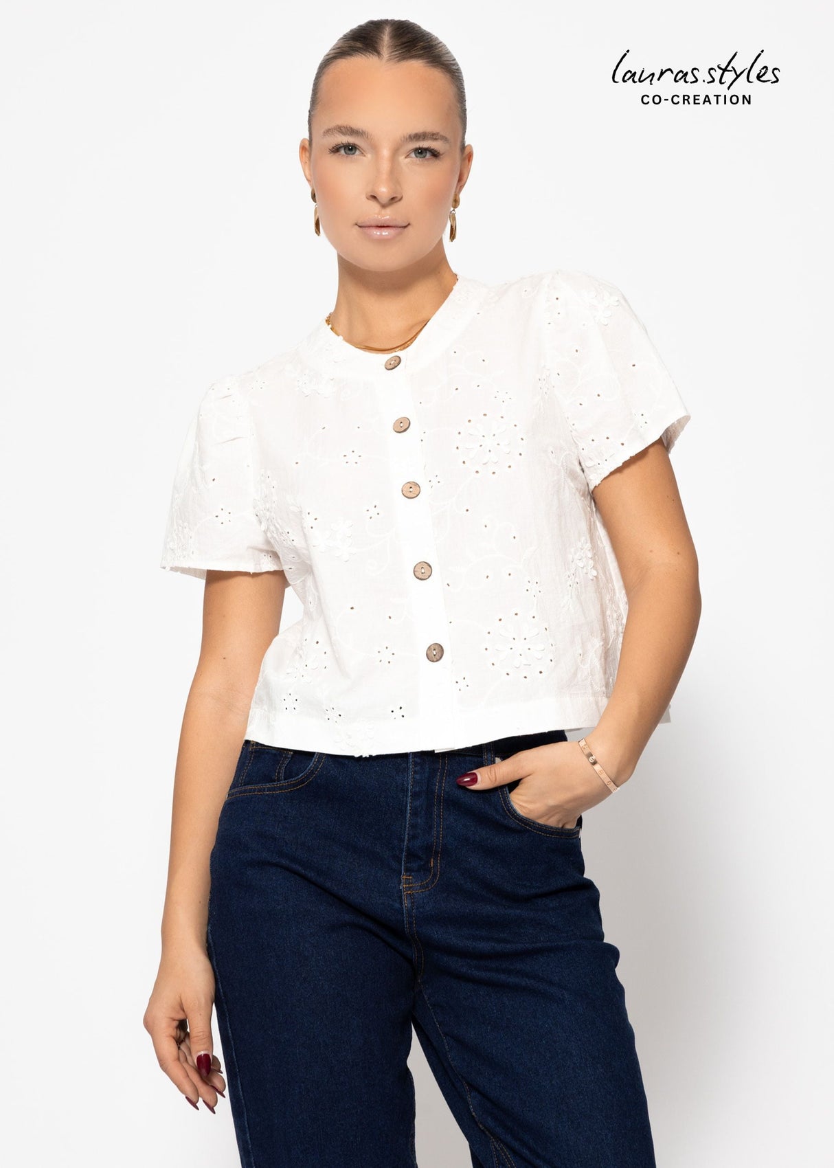 Blouse with short sleeves and embroidery - off-white