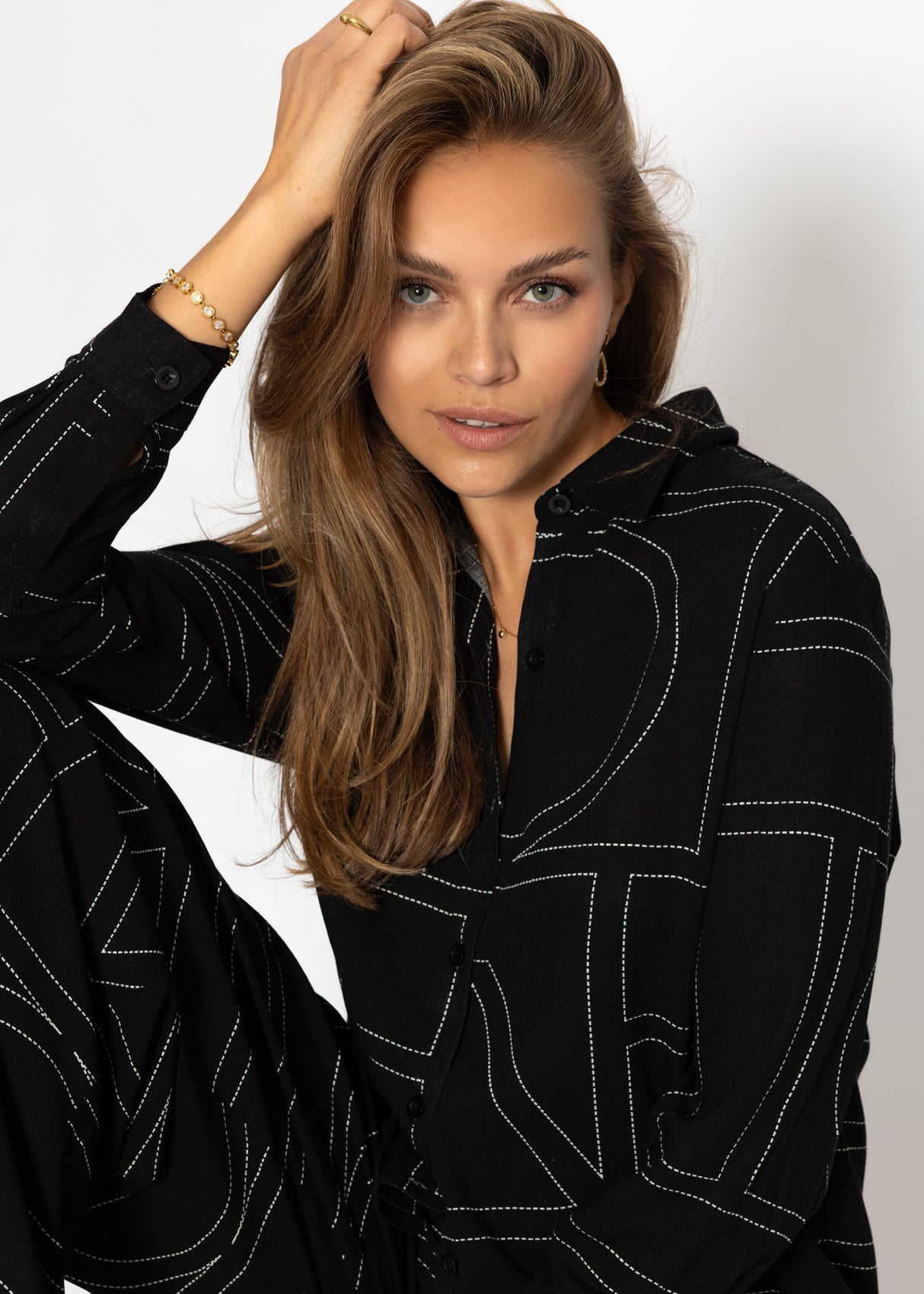 Blouse with print - black