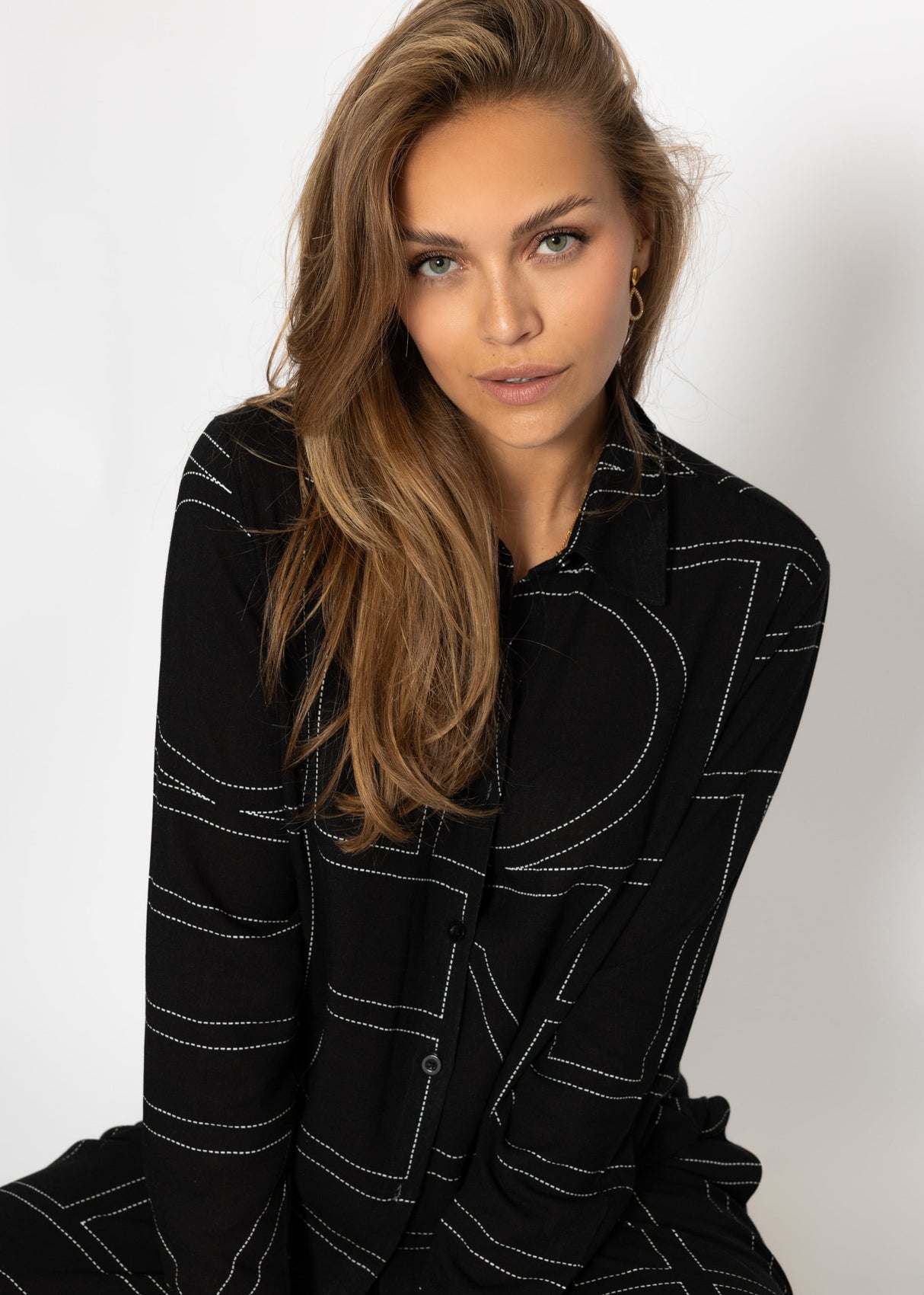 Blouse with print - black