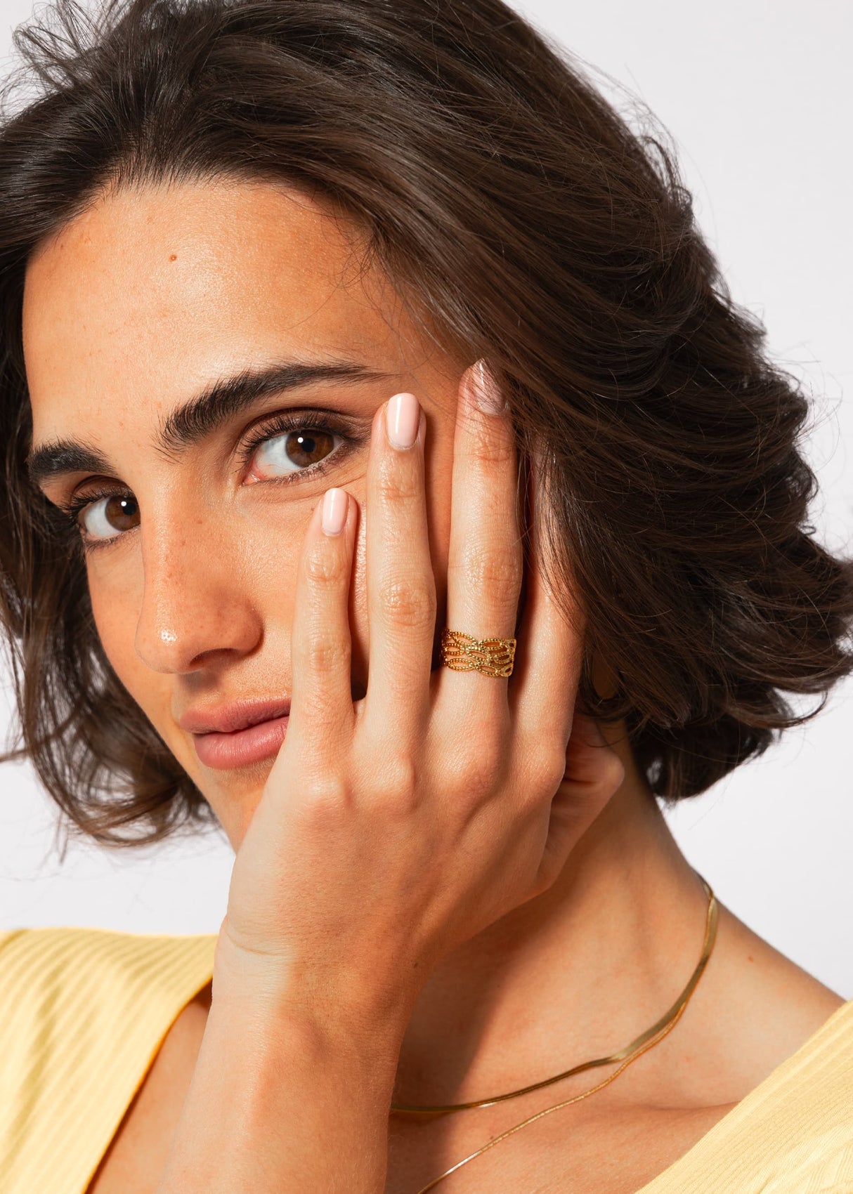 Wide ring with looped pattern - gold