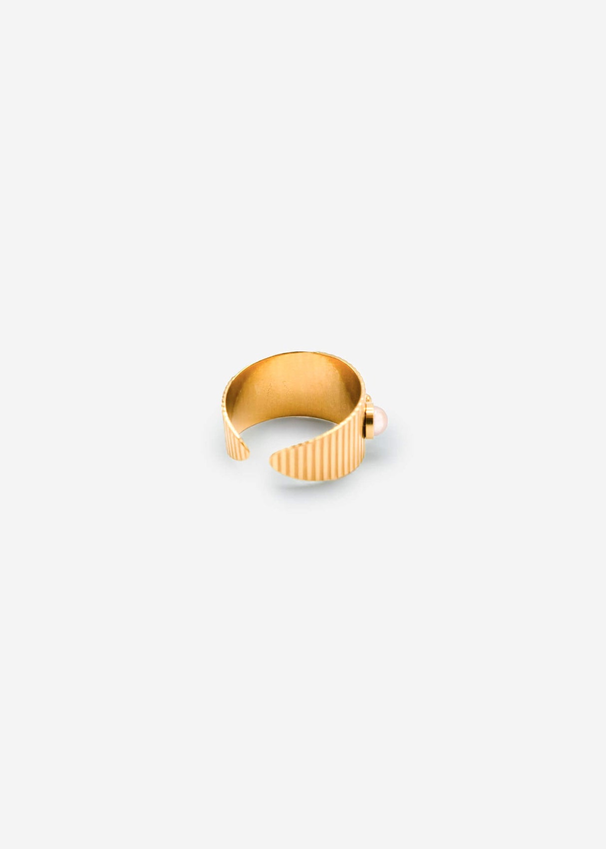 Wide ring with pink gemstones - gold