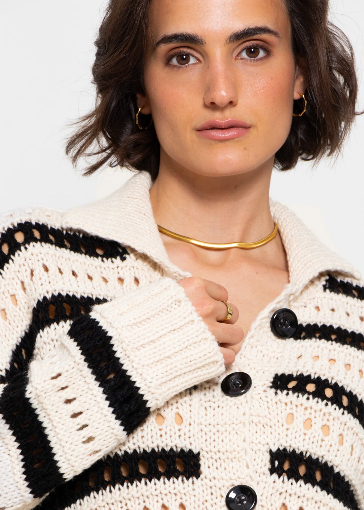 Cardigan in Ajourstrick mit Kragen - beige-schwarz