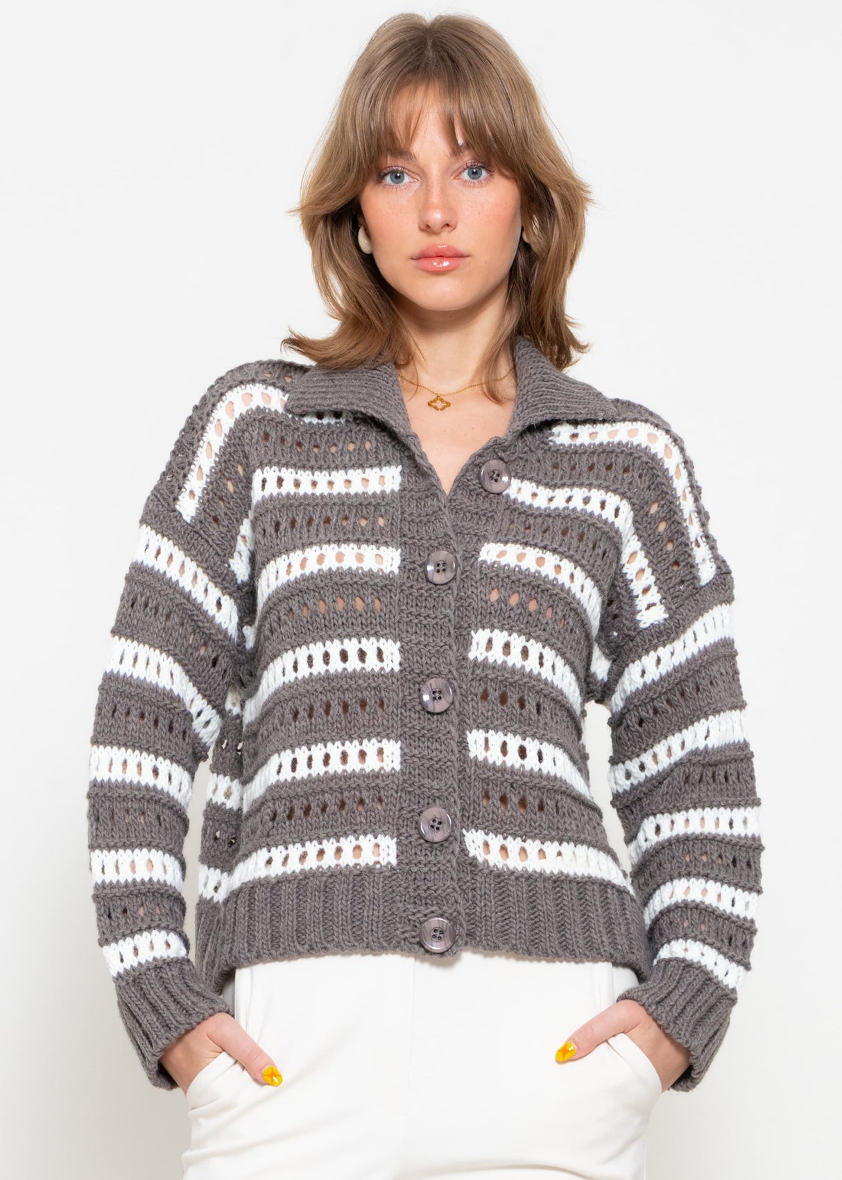 Cardigan in Ajourstrick mit Kragen - taupe-weiß