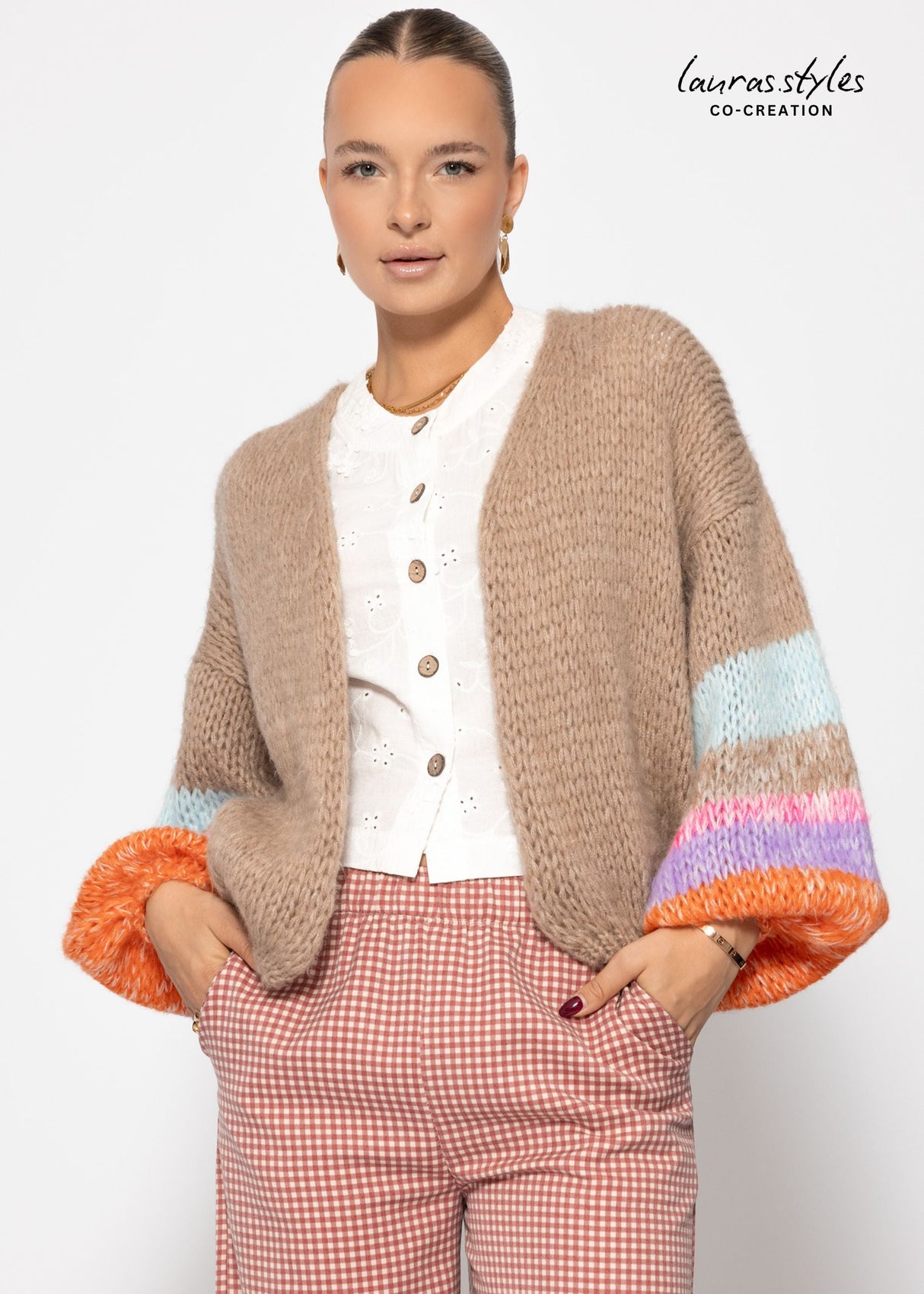 Cardigan with colorful statement sleeves - beige