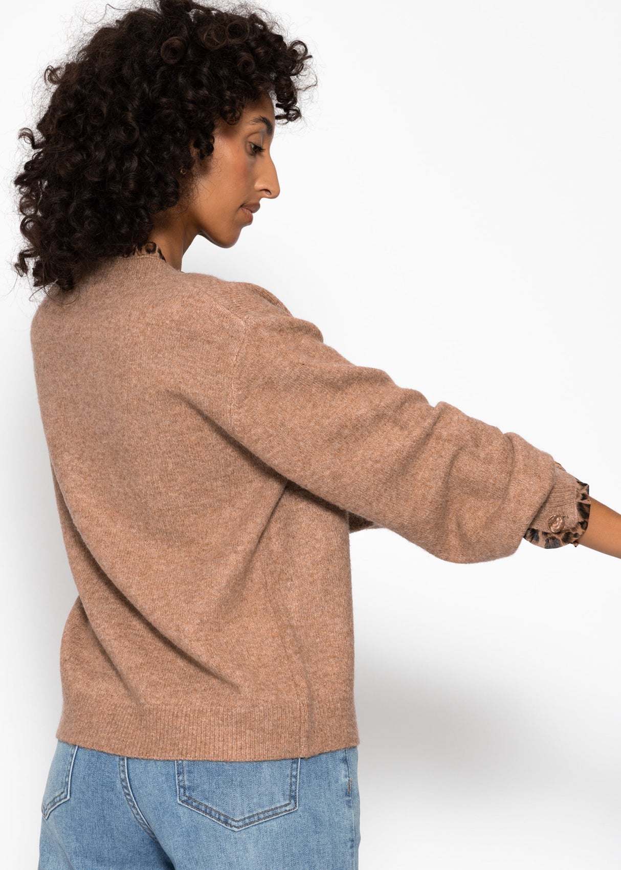 Cardigan mit Rüschen im Leo-Print - camel