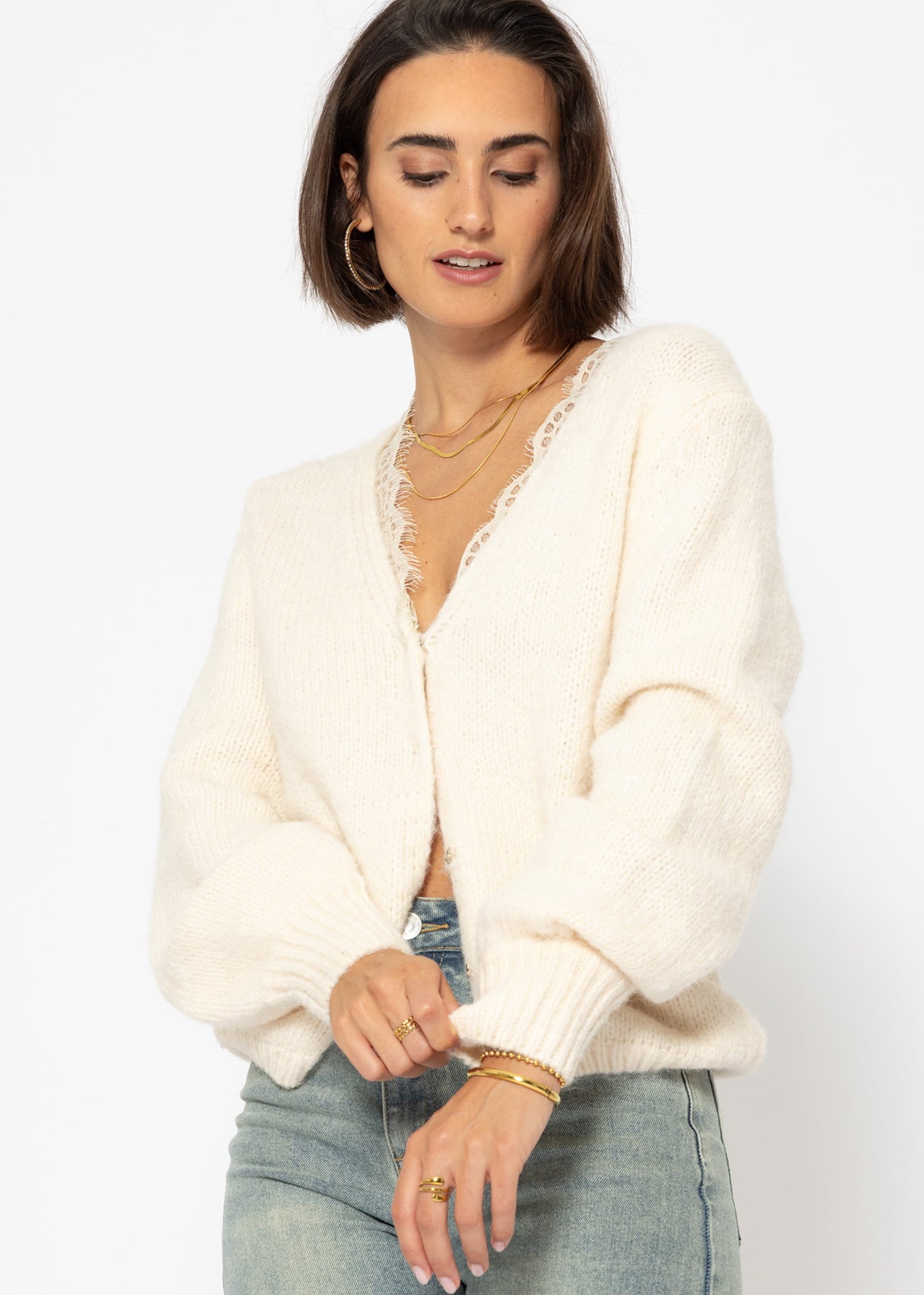 Cardigan mit Spitzen-Ausschnitt - offwhite