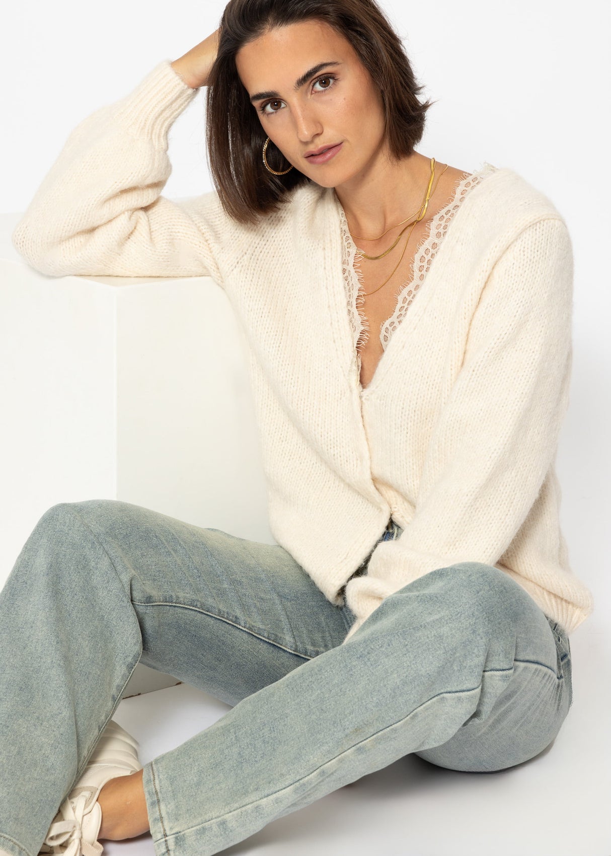 Cardigan mit Spitzen-Ausschnitt - offwhite