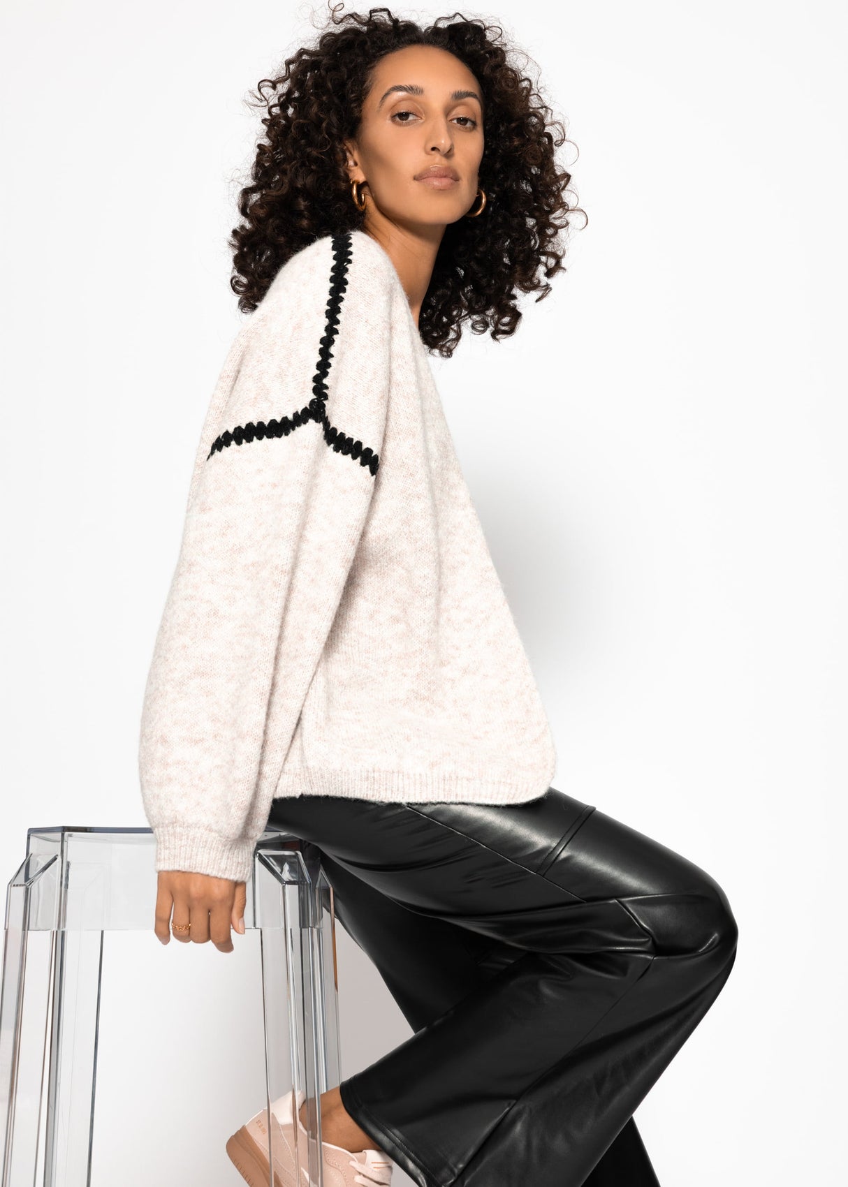 Cardigan with decorative stitching - beige