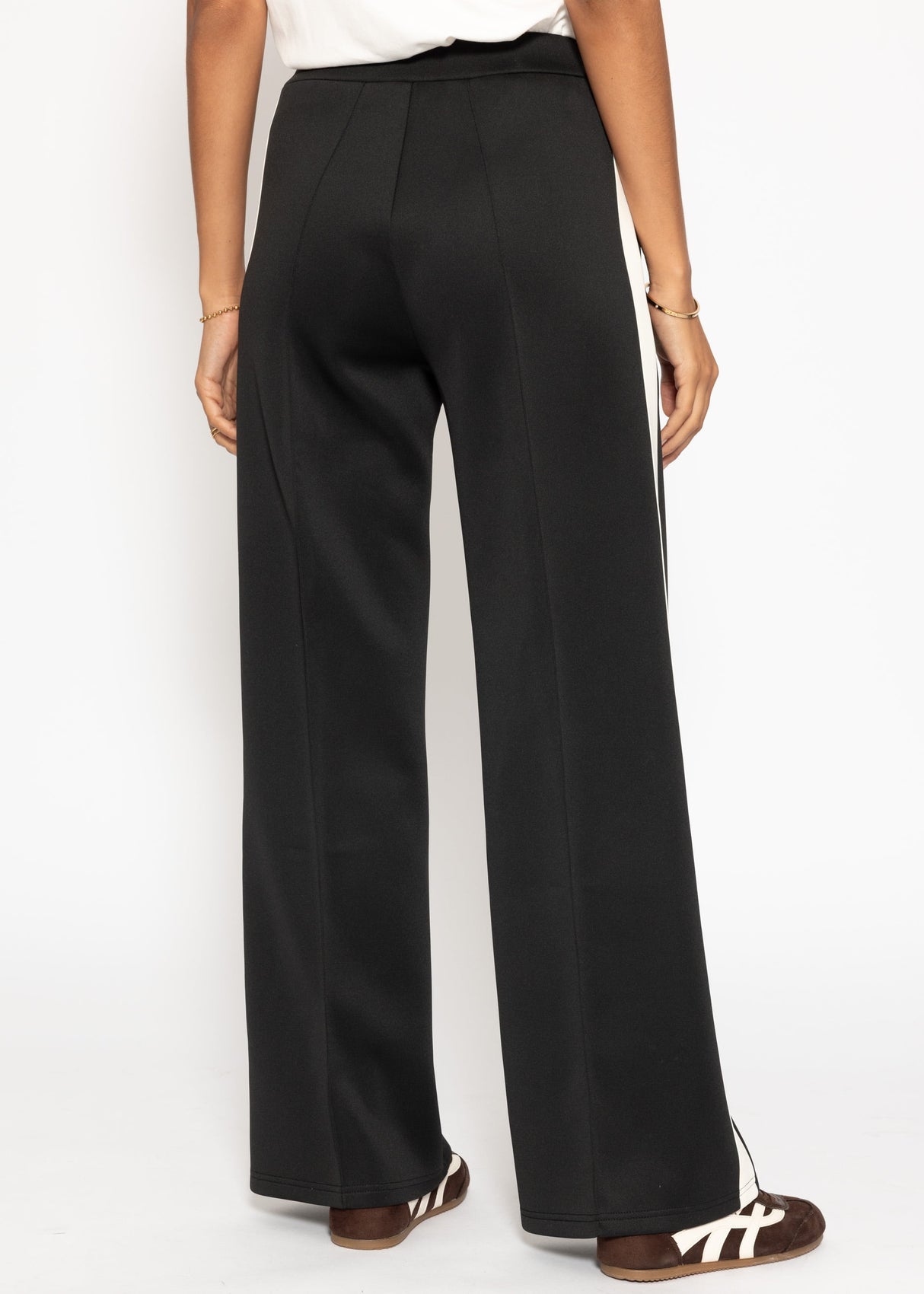 Casual Hose mit weißen Seitenstreifen - schwarz