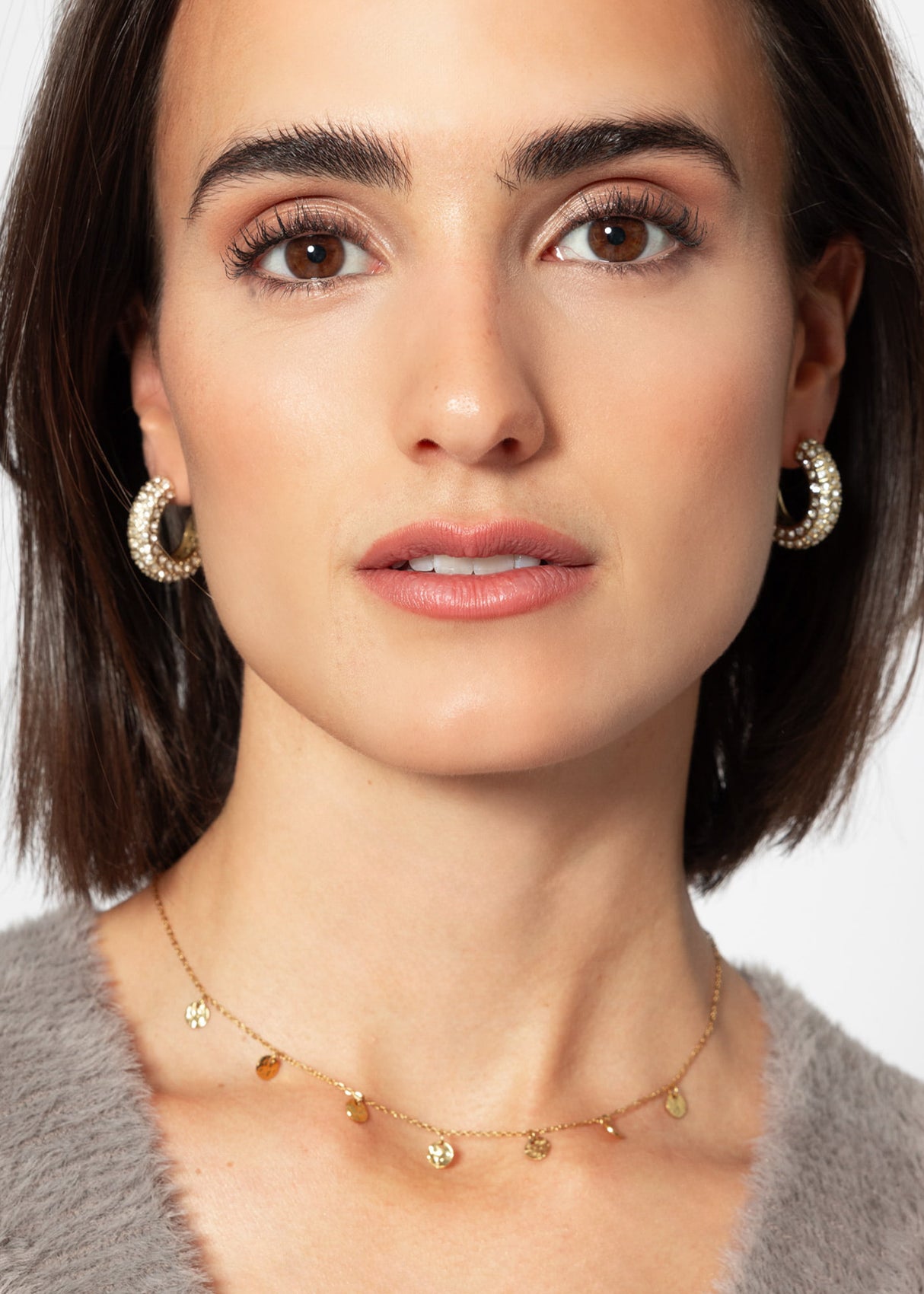 Hoop earrings with glitter stones - gold