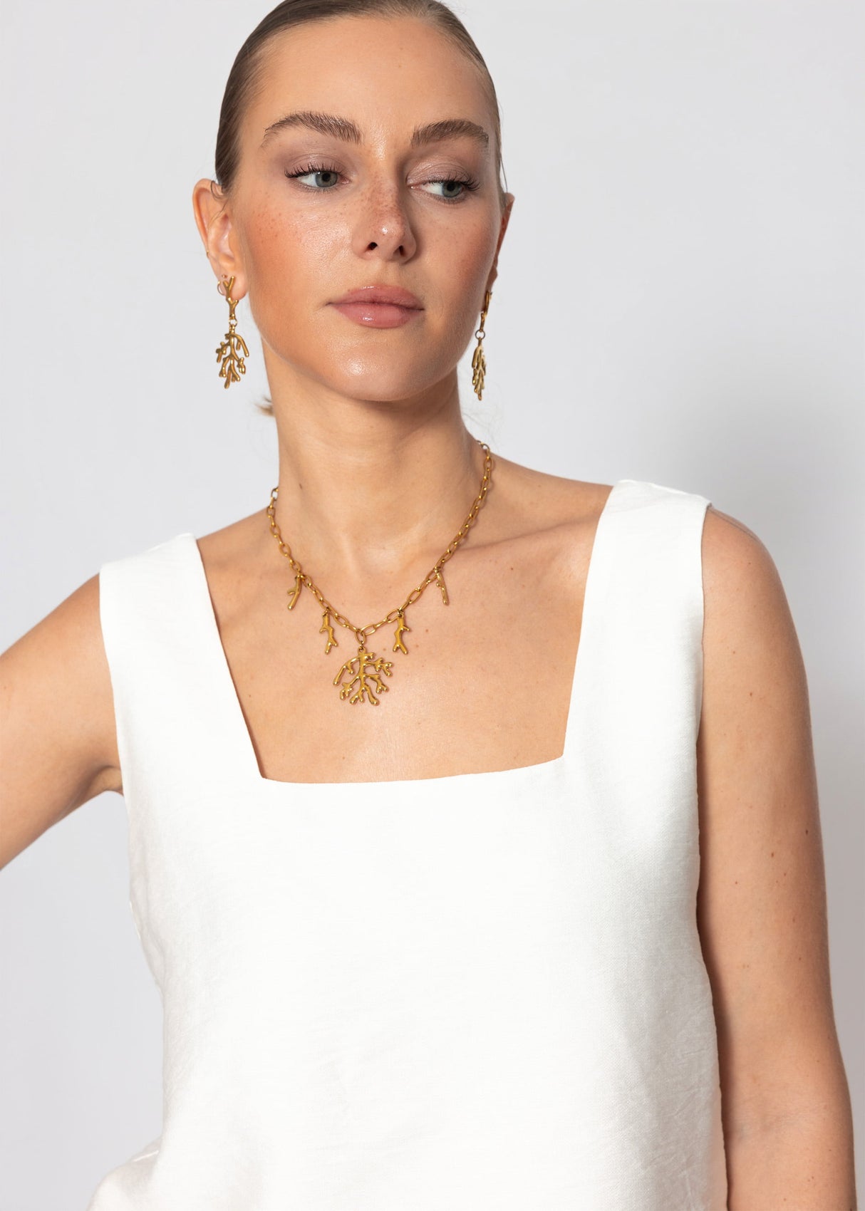 Cropped Top mit breiten Trägern - offwhite