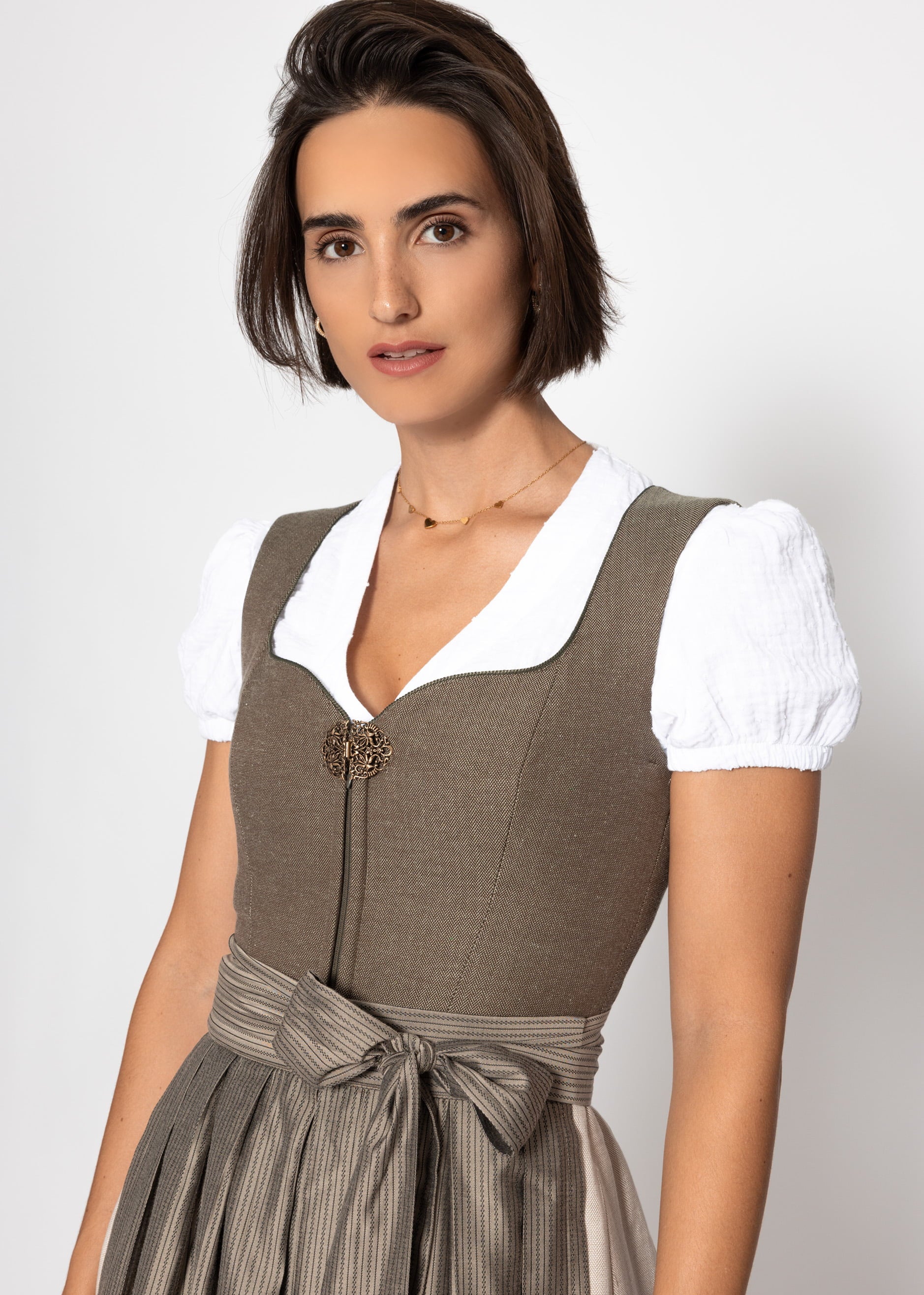 Dirndlbluse aus Musselin mit Tupfen - weiß