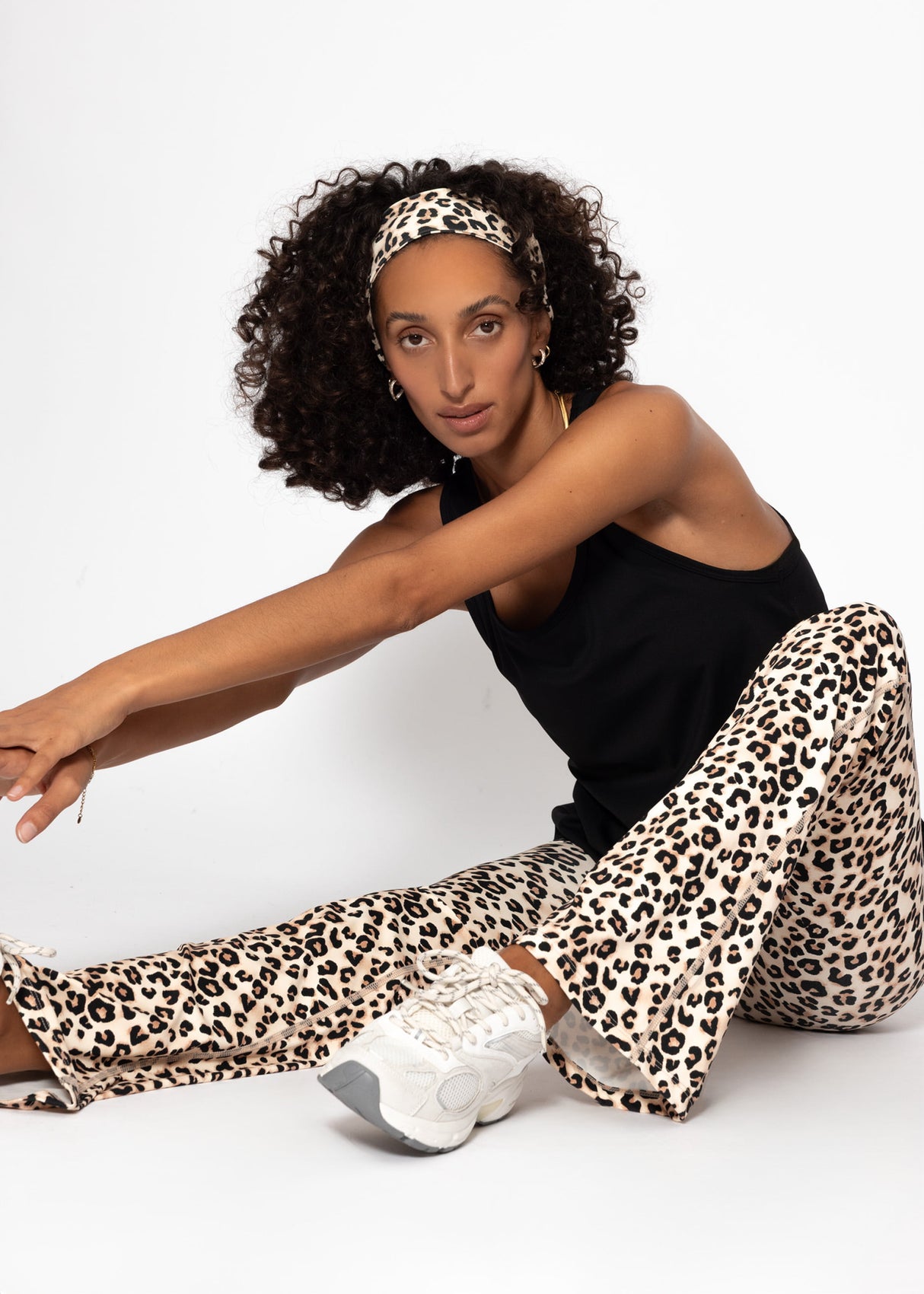 Flare Sportleggings mit Leo-Print - beige