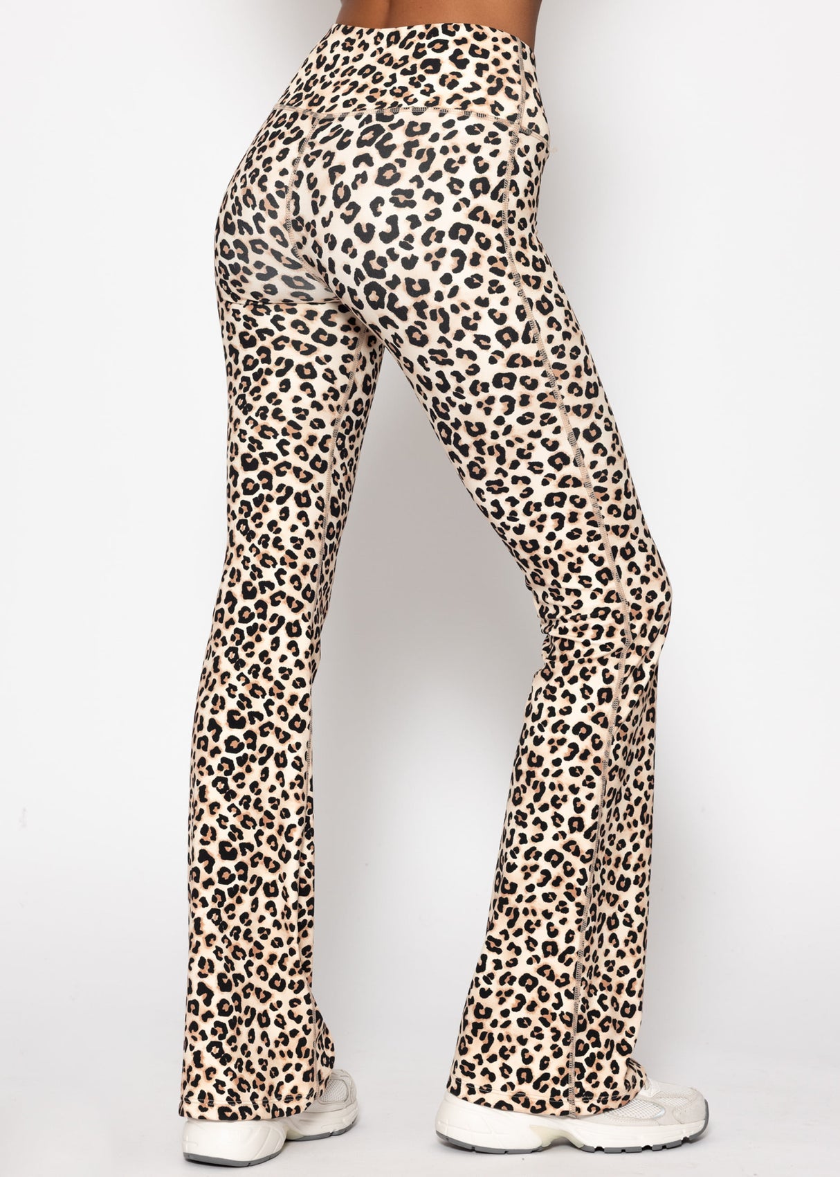 Flare Sportleggings mit Leo-Print - beige