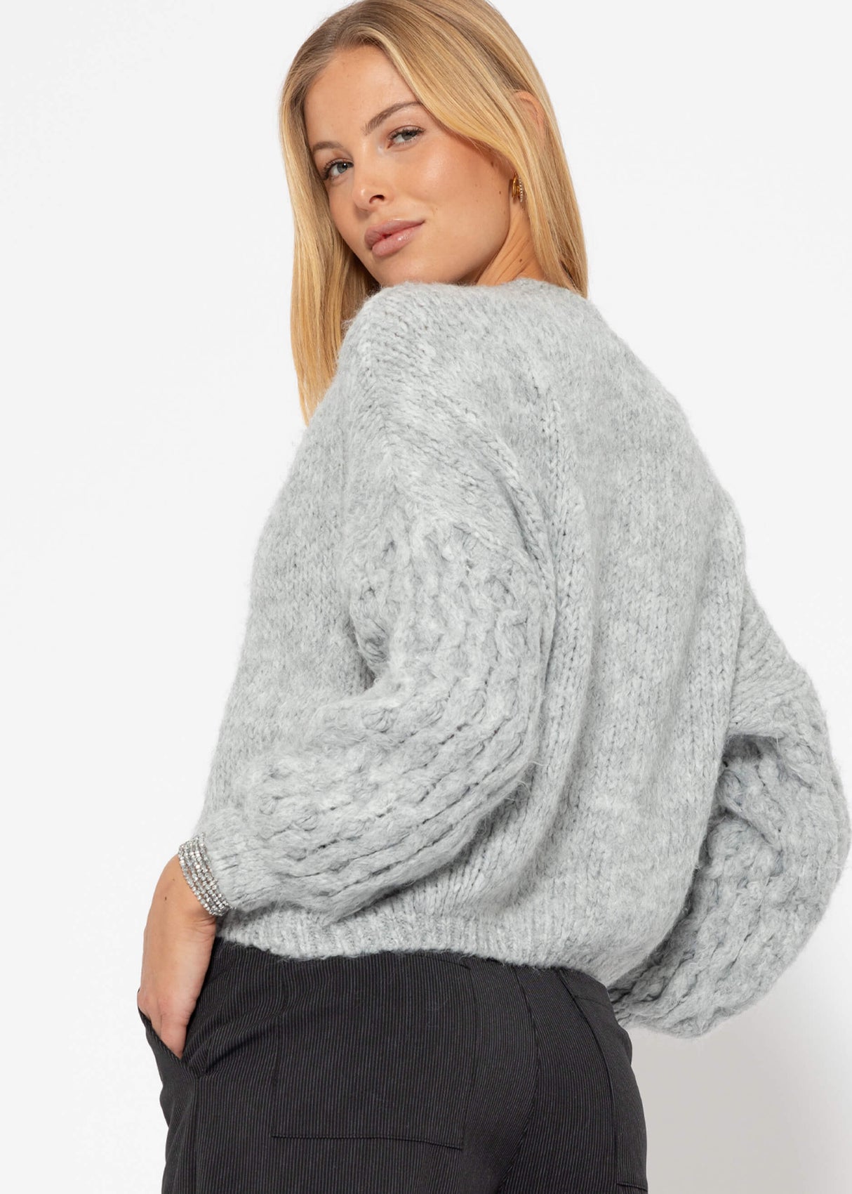 Flauschiger Strickpullover - hellgrau