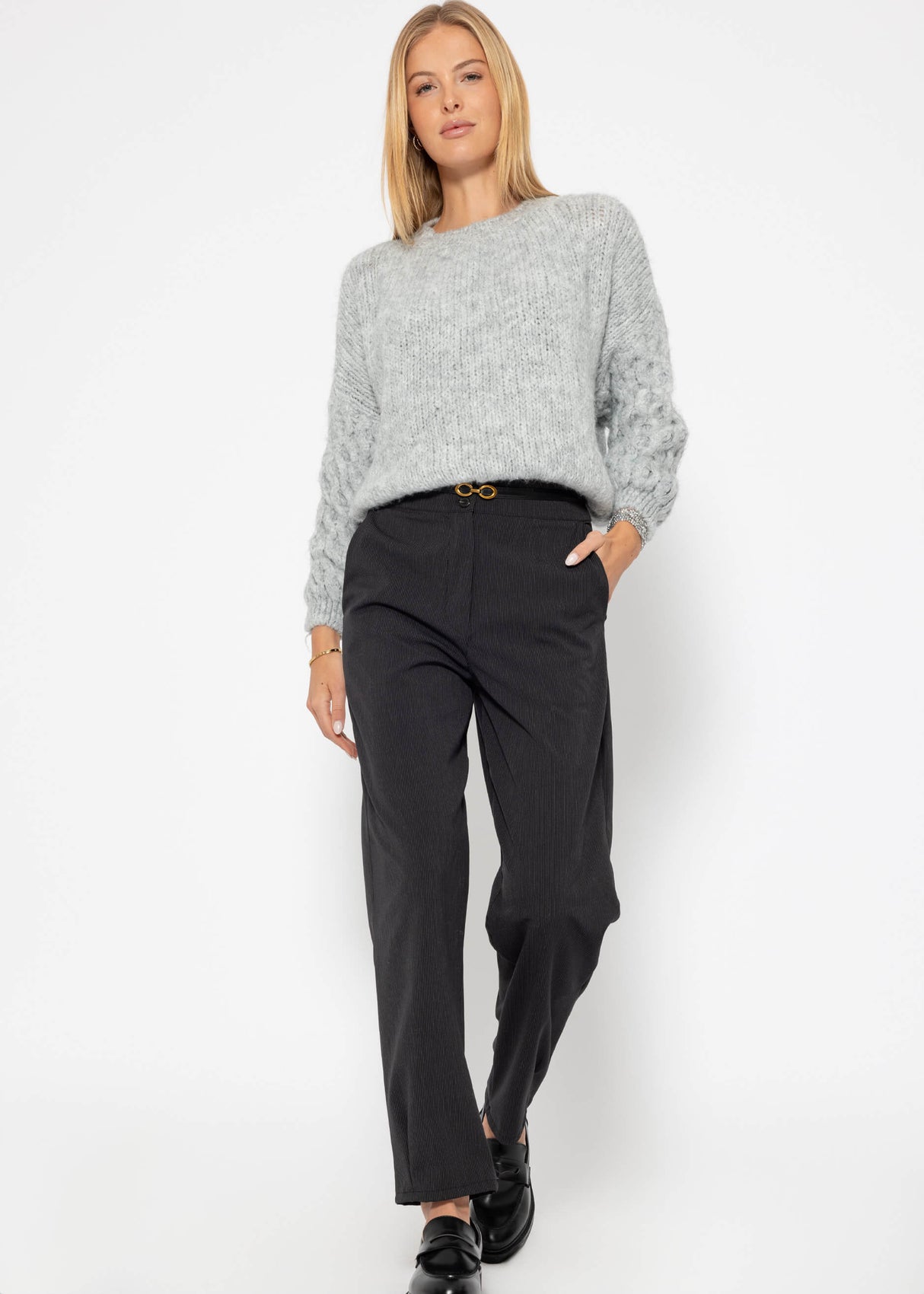 Flauschiger Strickpullover - hellgrau