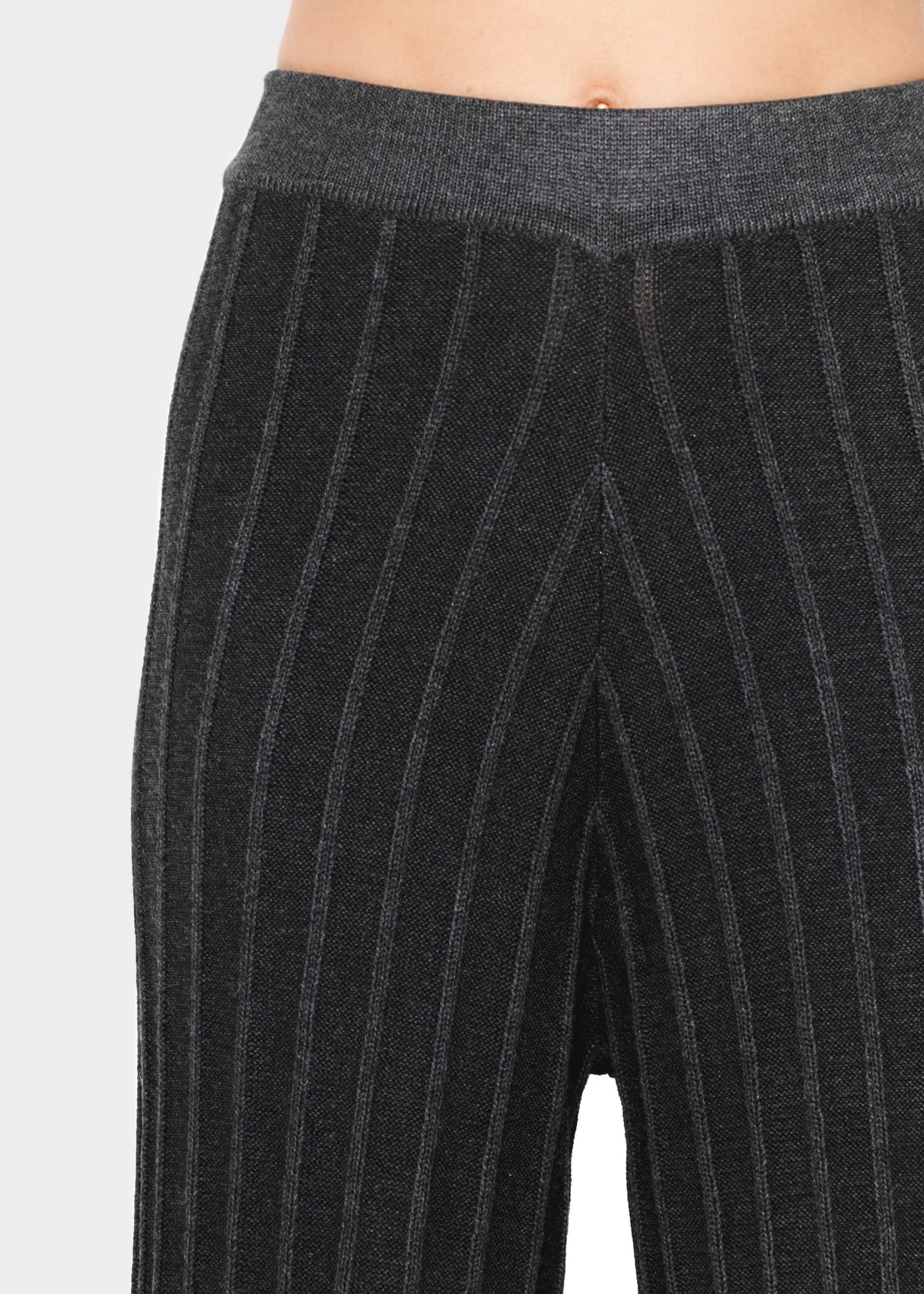 Flowing knitted trousers with ribbed structure - dark grey