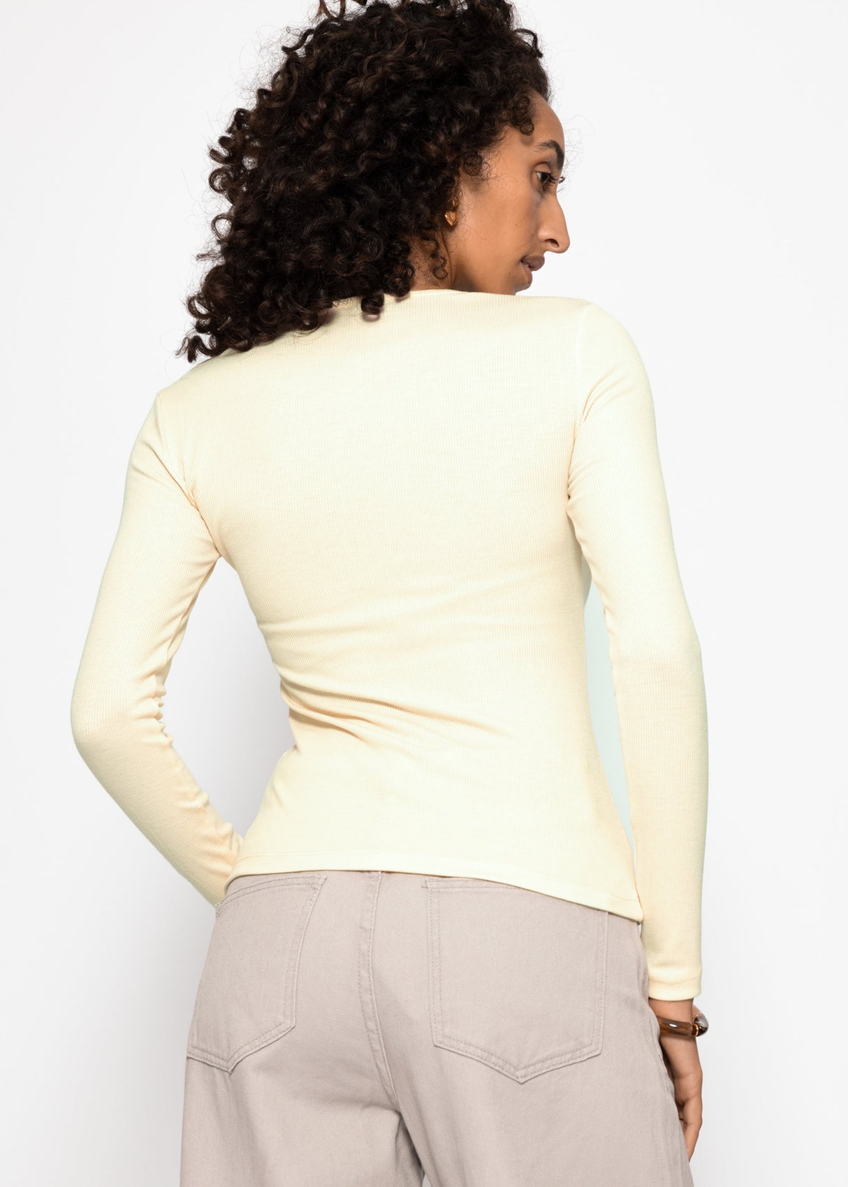 Ribbed T -shirt with button placket - beige