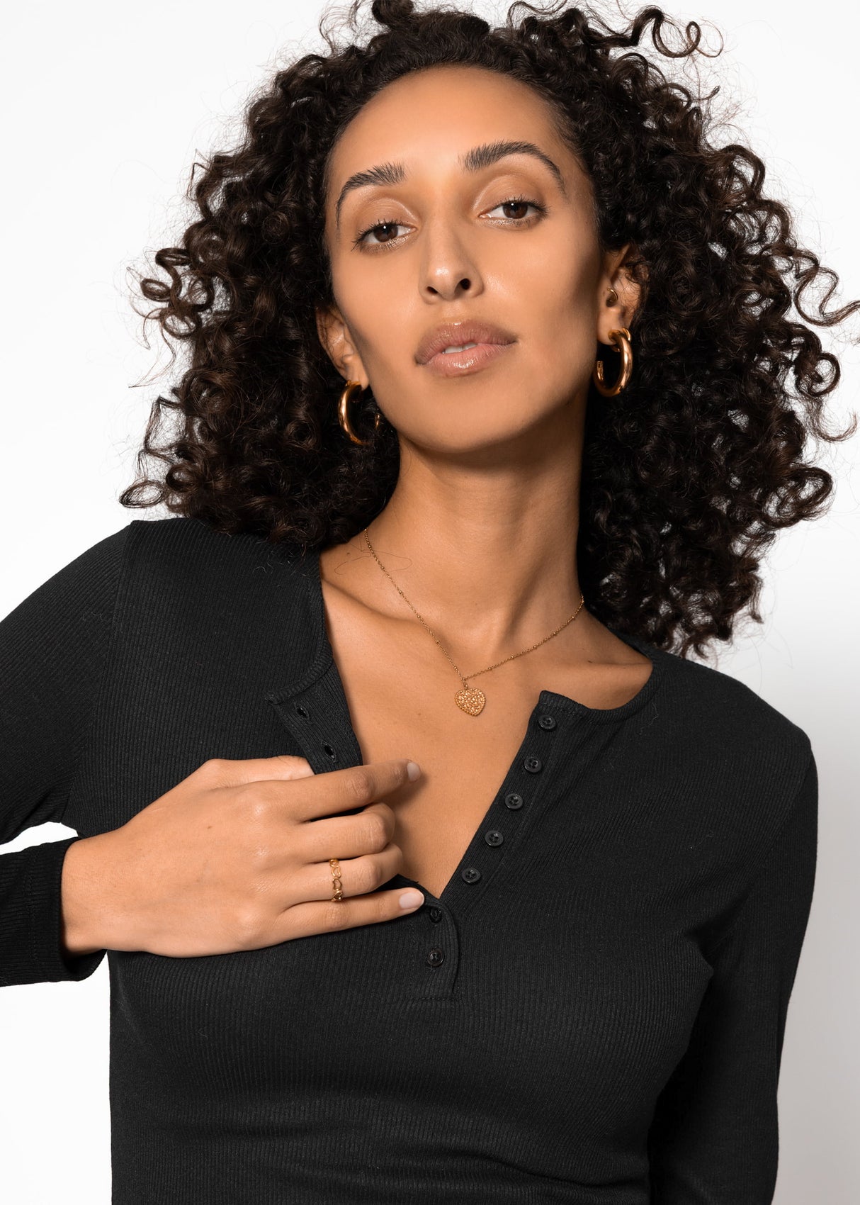 Geripptes Langarmshirt mit Knopfleiste - schwarz