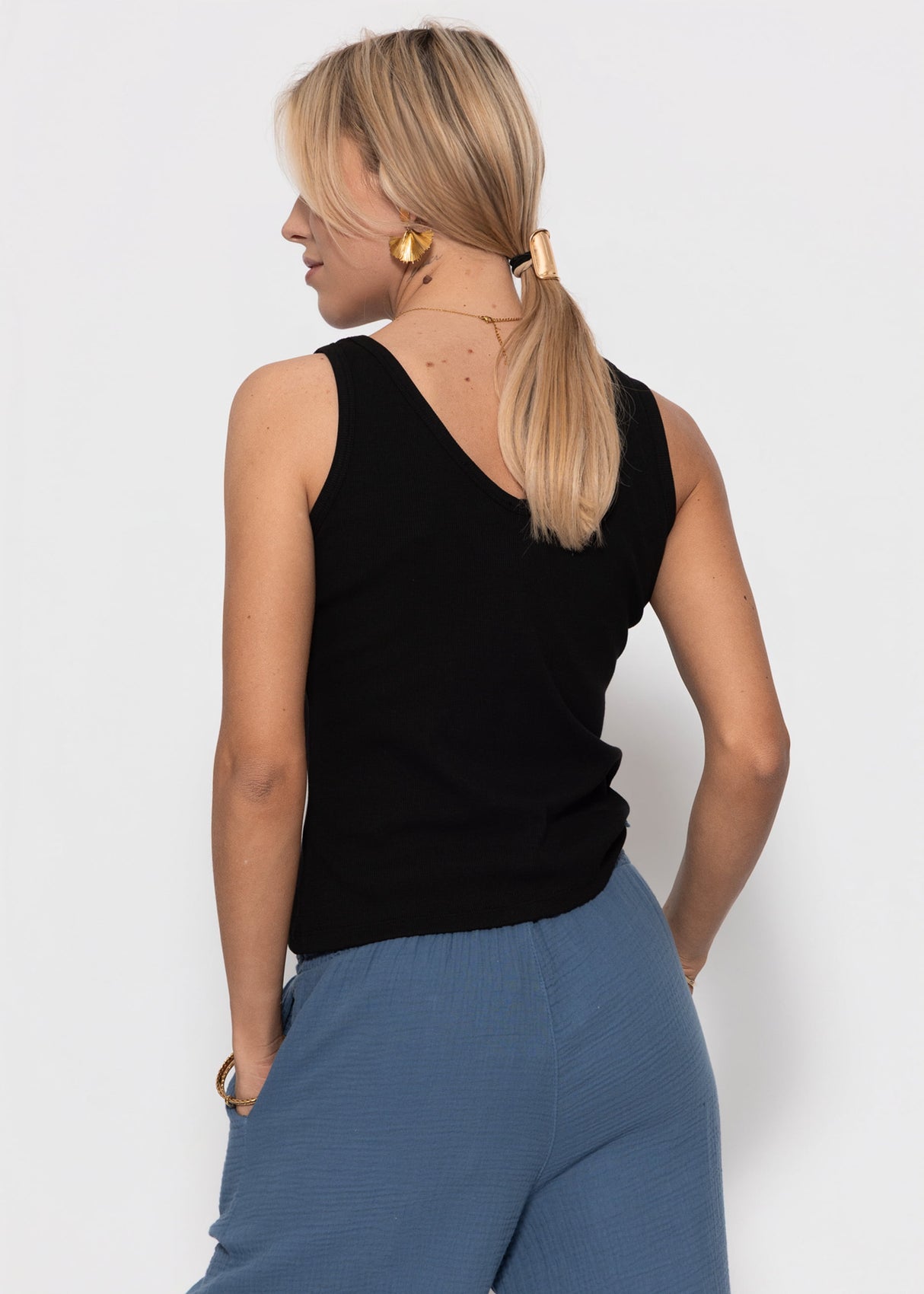 Geripptes Tank Top mit V-Ausschnitt - schwarz